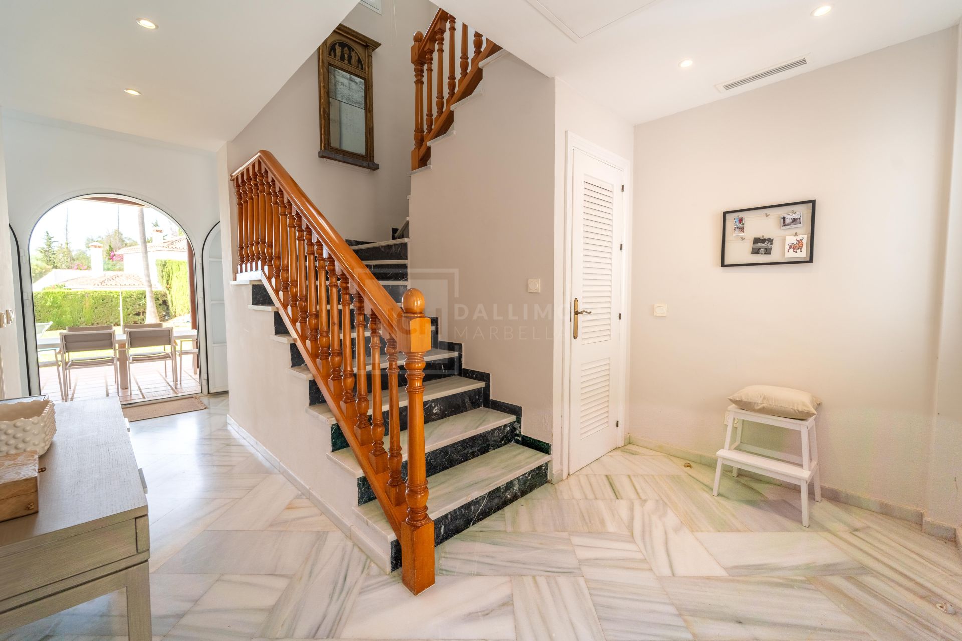 Villa en venta en Elviria, Marbella Este