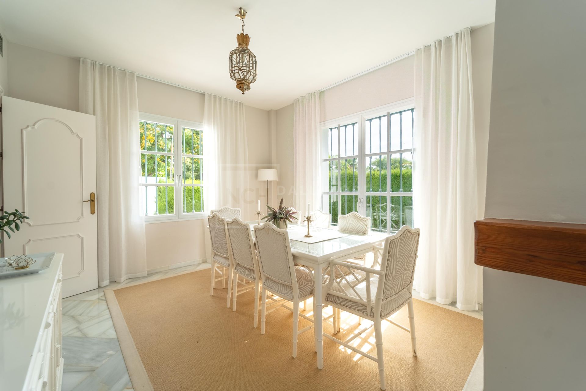 Villa en venta en Elviria, Marbella Este