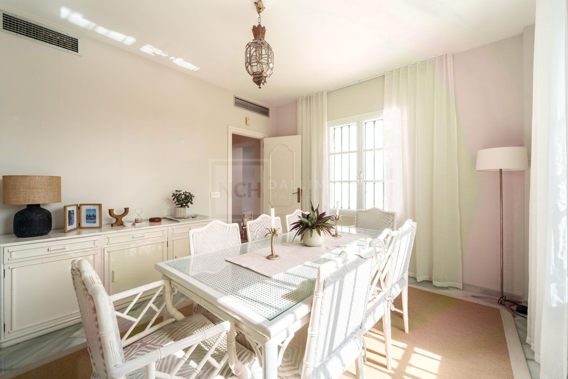 Villa en venta en Elviria, Marbella Este