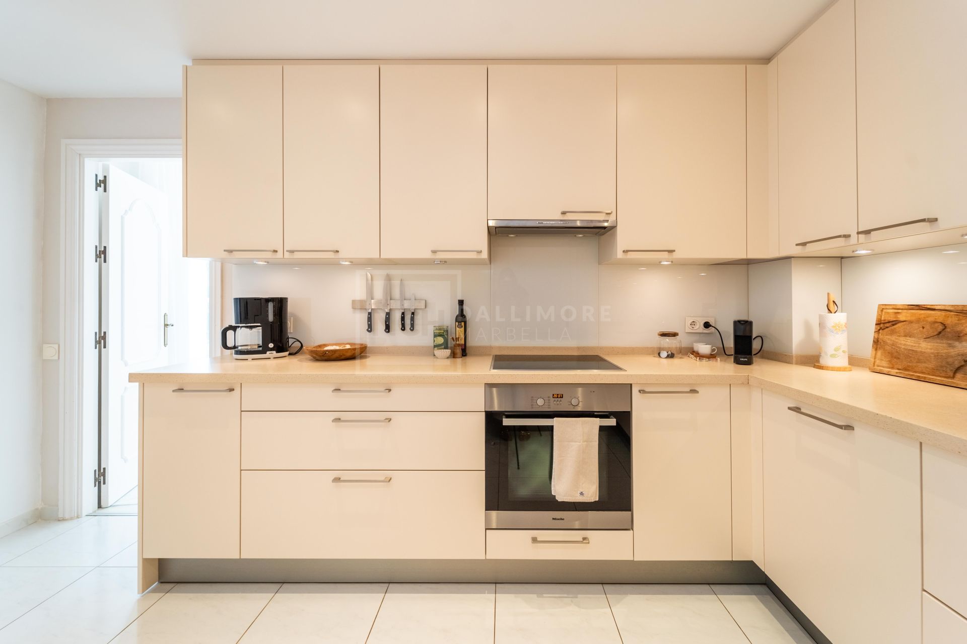 Villa en venta en Elviria, Marbella Este