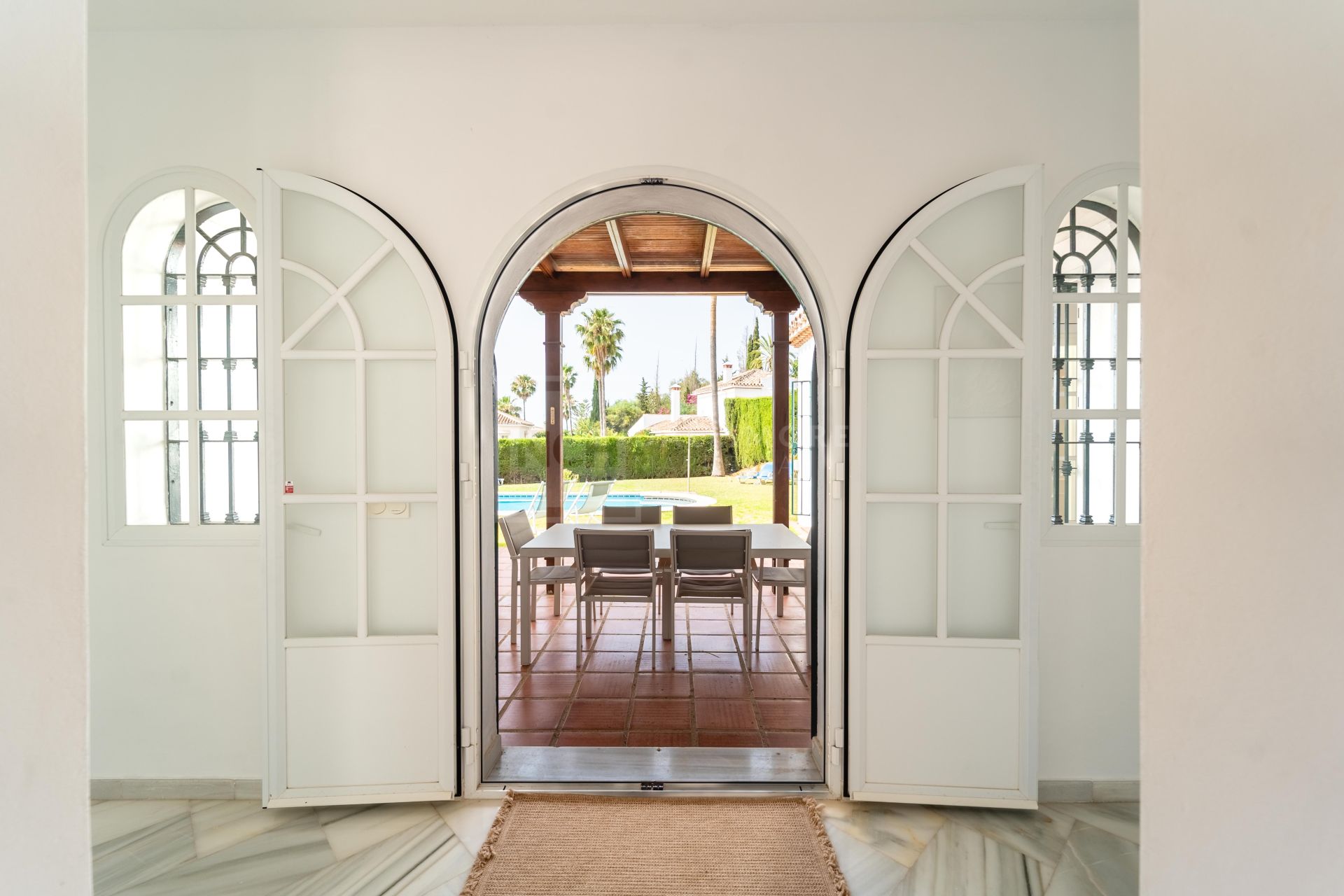 Villa en venta en Elviria, Marbella Este