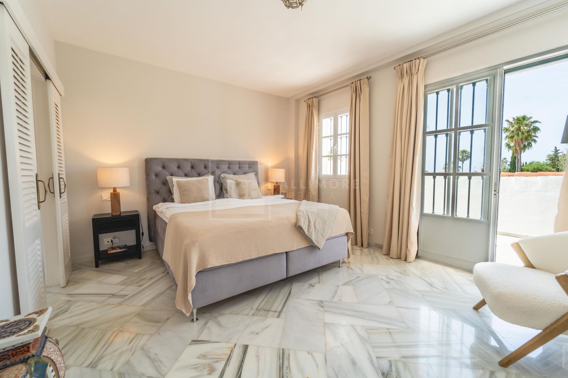 Villa en venta en Elviria, Marbella Este