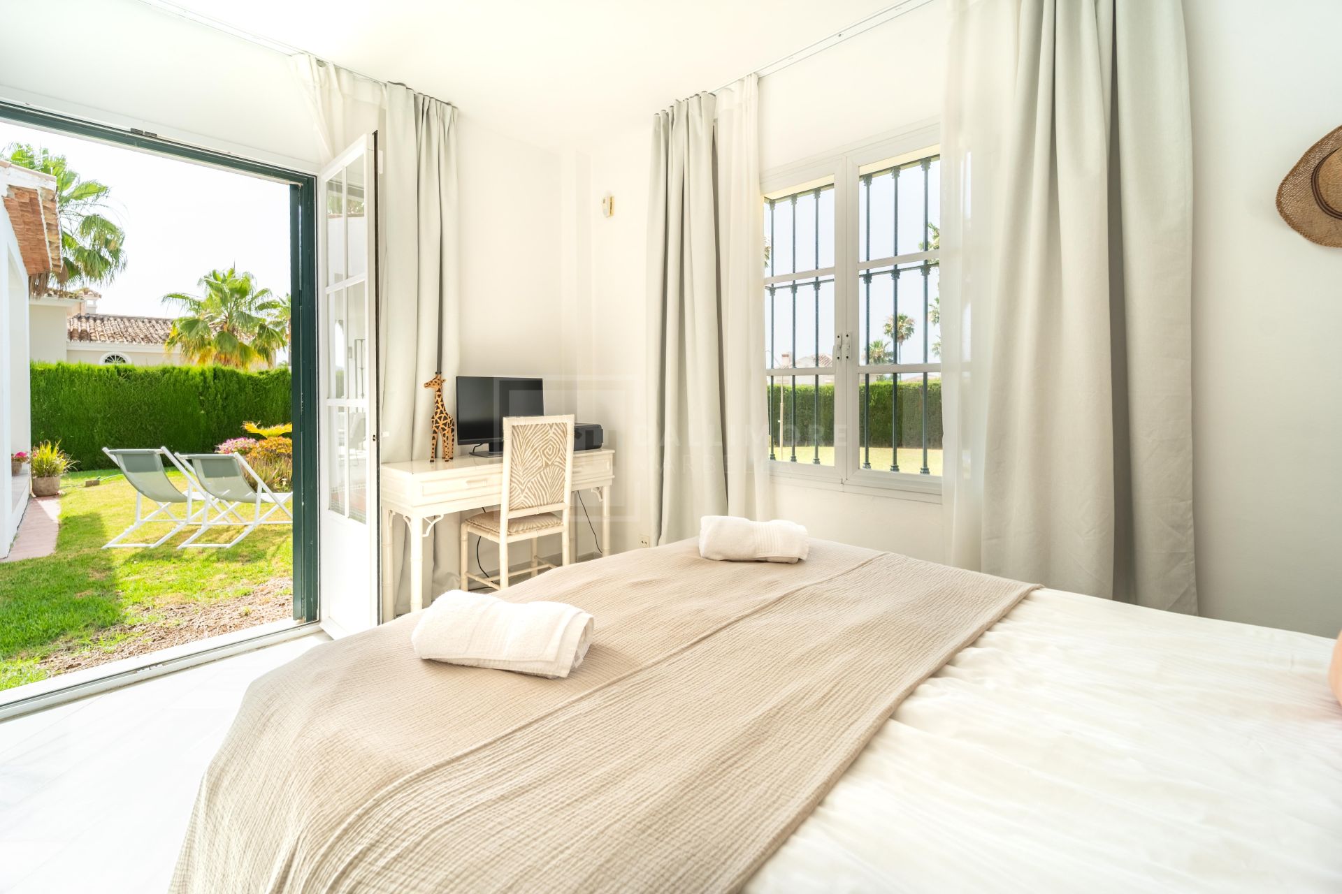 Villa en venta en Elviria, Marbella Este