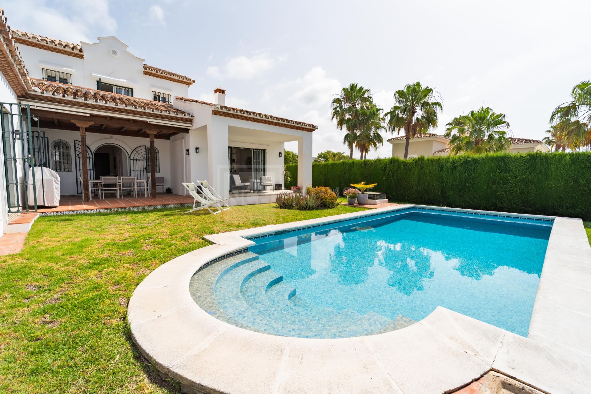Villa en venta en Elviria, Marbella Este