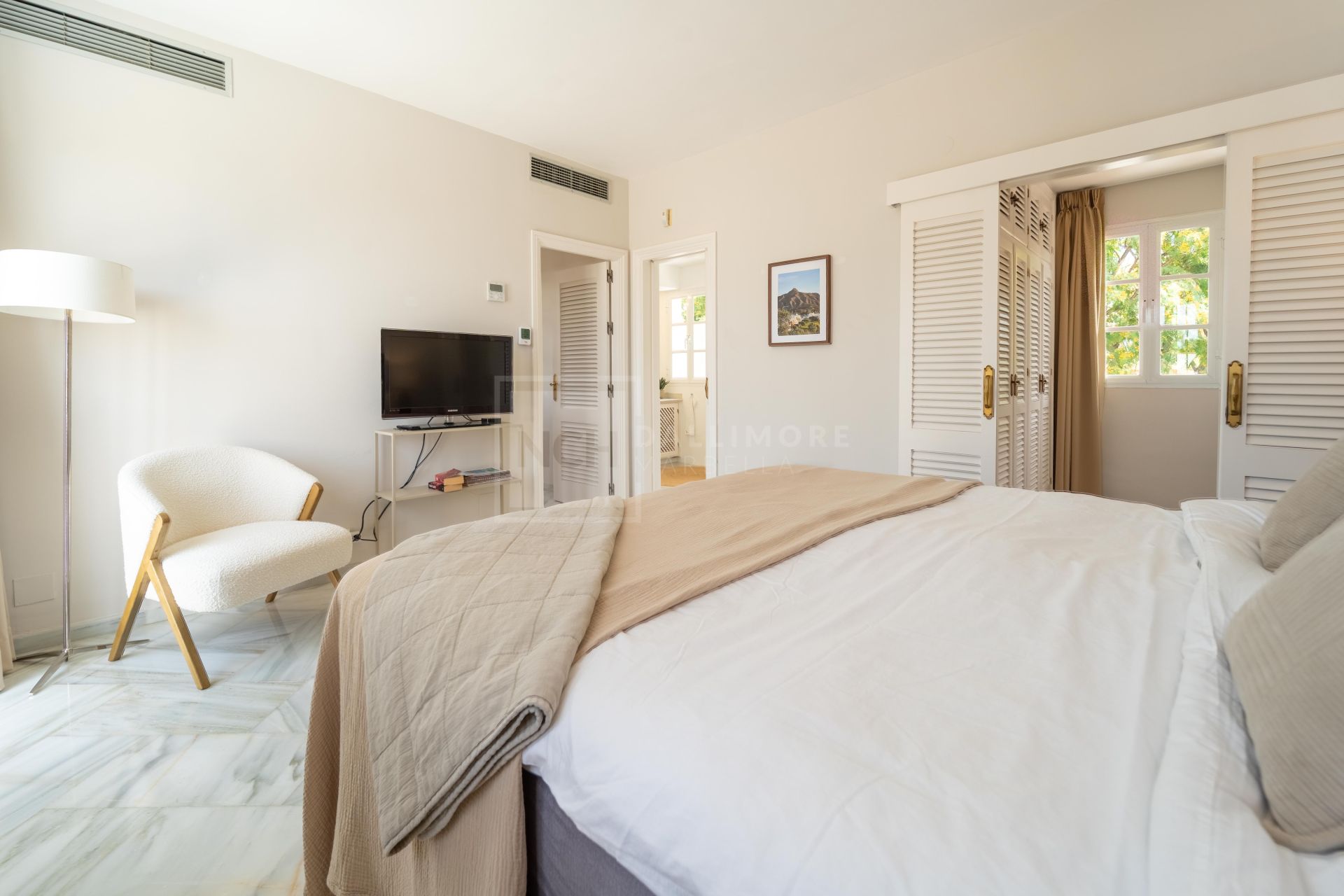 Villa en venta en Elviria, Marbella Este