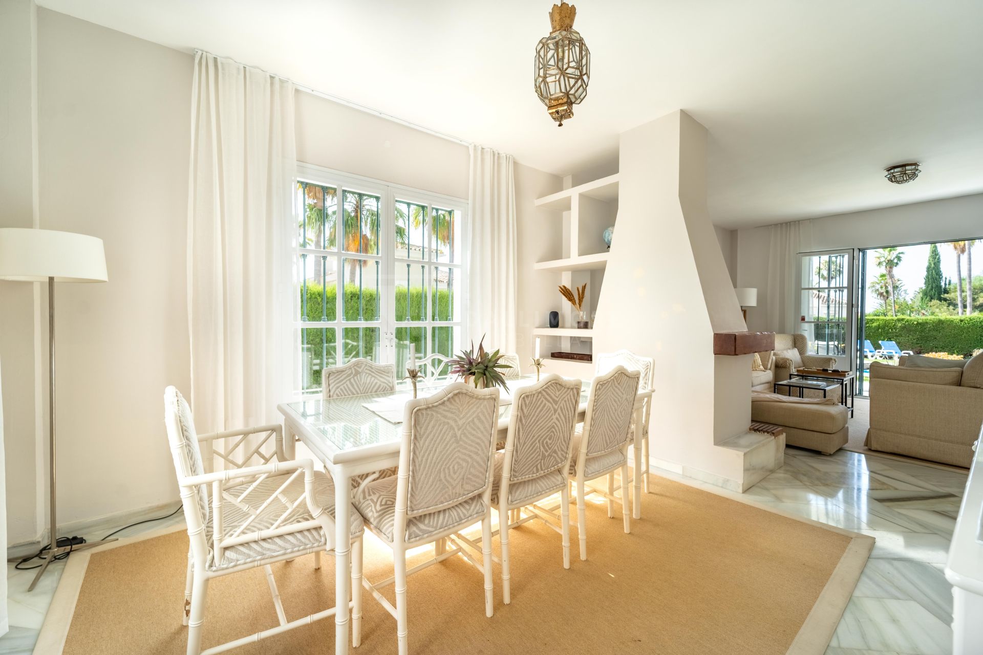 Villa en venta en Elviria, Marbella Este