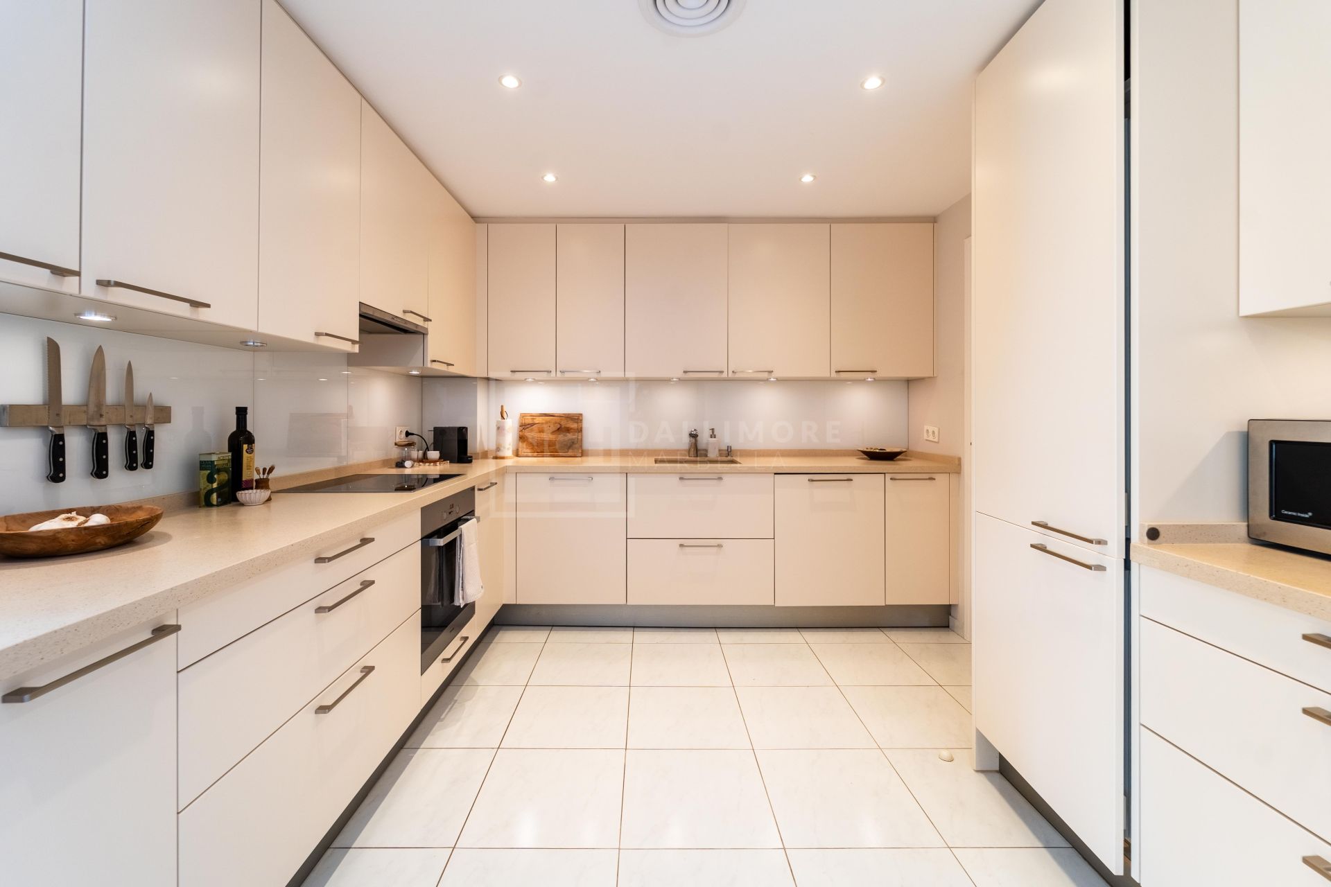 Villa en venta en Elviria, Marbella Este