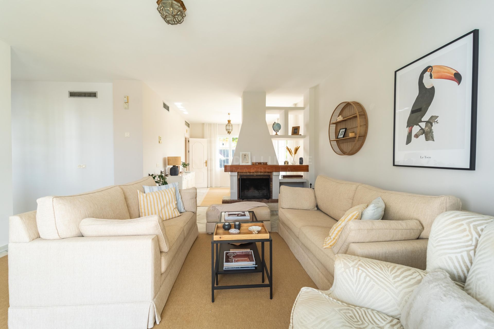 Villa en venta en Elviria, Marbella Este