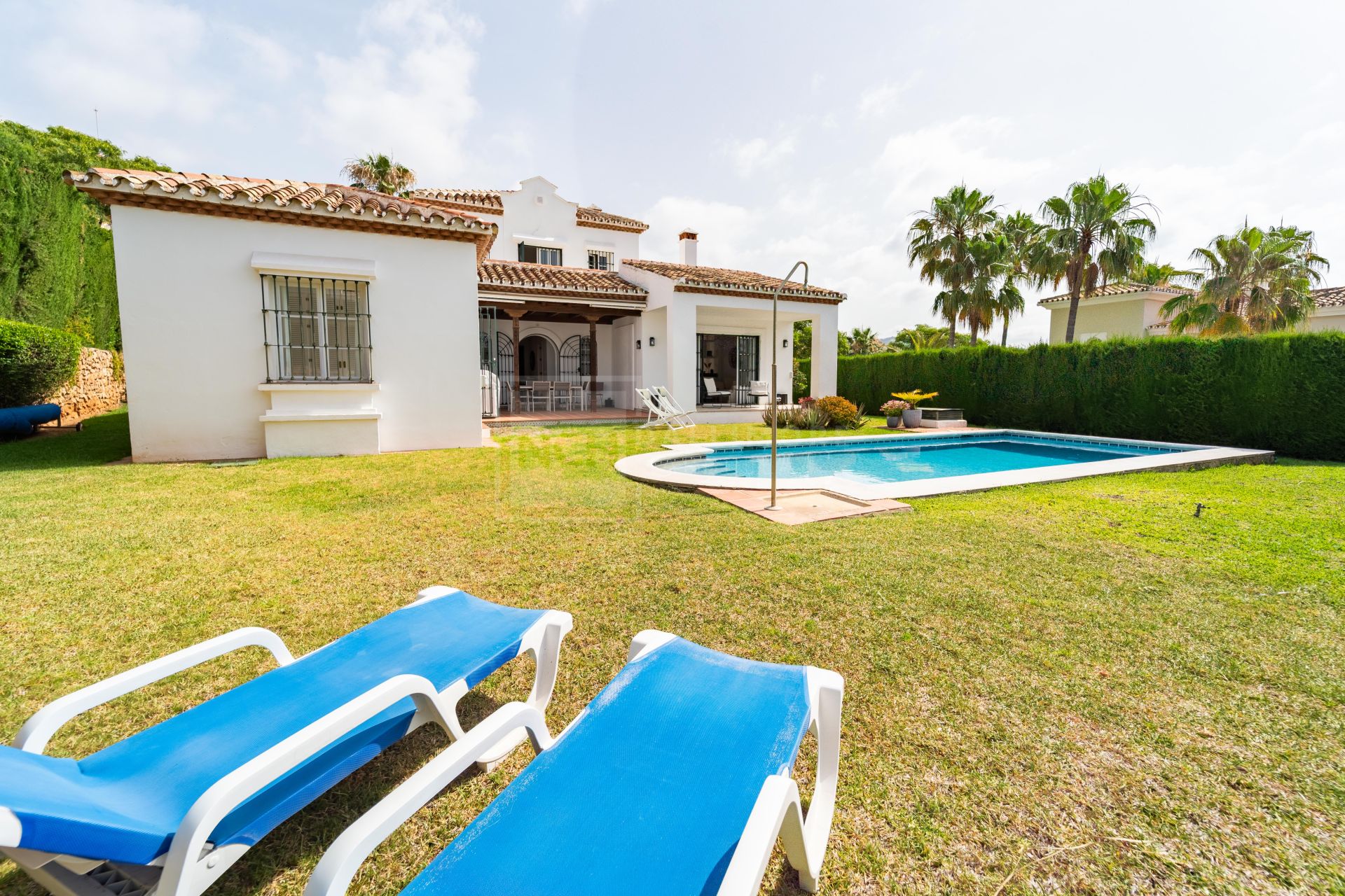 Villa en venta en Elviria, Marbella Este