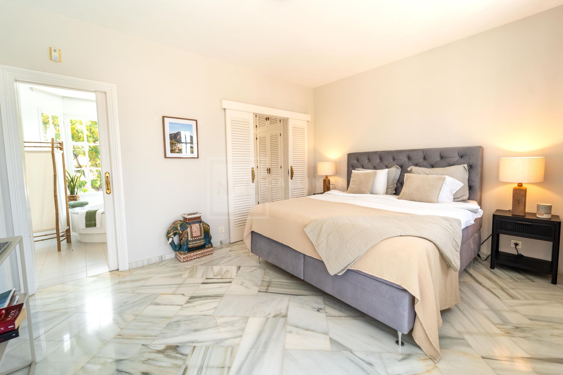 Villa en venta en Elviria, Marbella Este