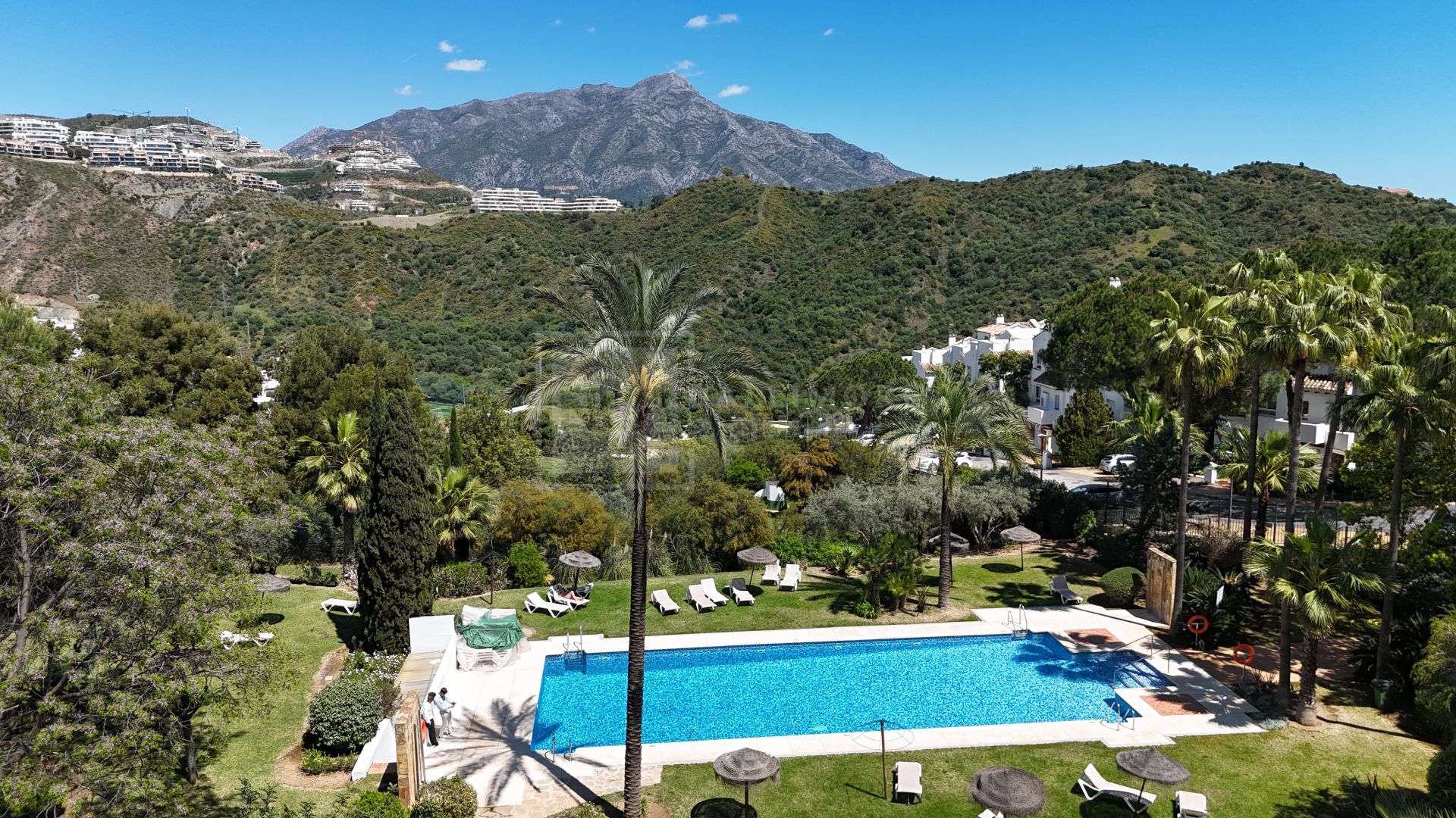 Bright and Modern 3 bedroom middle-floor apartment with sea and golf views in Altos de La Quinta