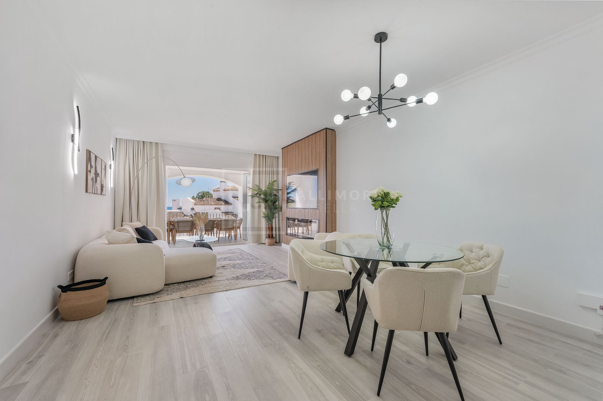Bright and Modern 3 bedroom middle-floor apartment with sea and golf views in Altos de La Quinta