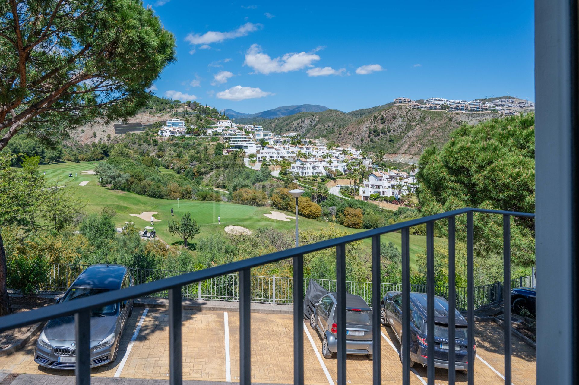 Bright and Modern 3 bedroom middle-floor apartment with sea and golf views in Altos de La Quinta