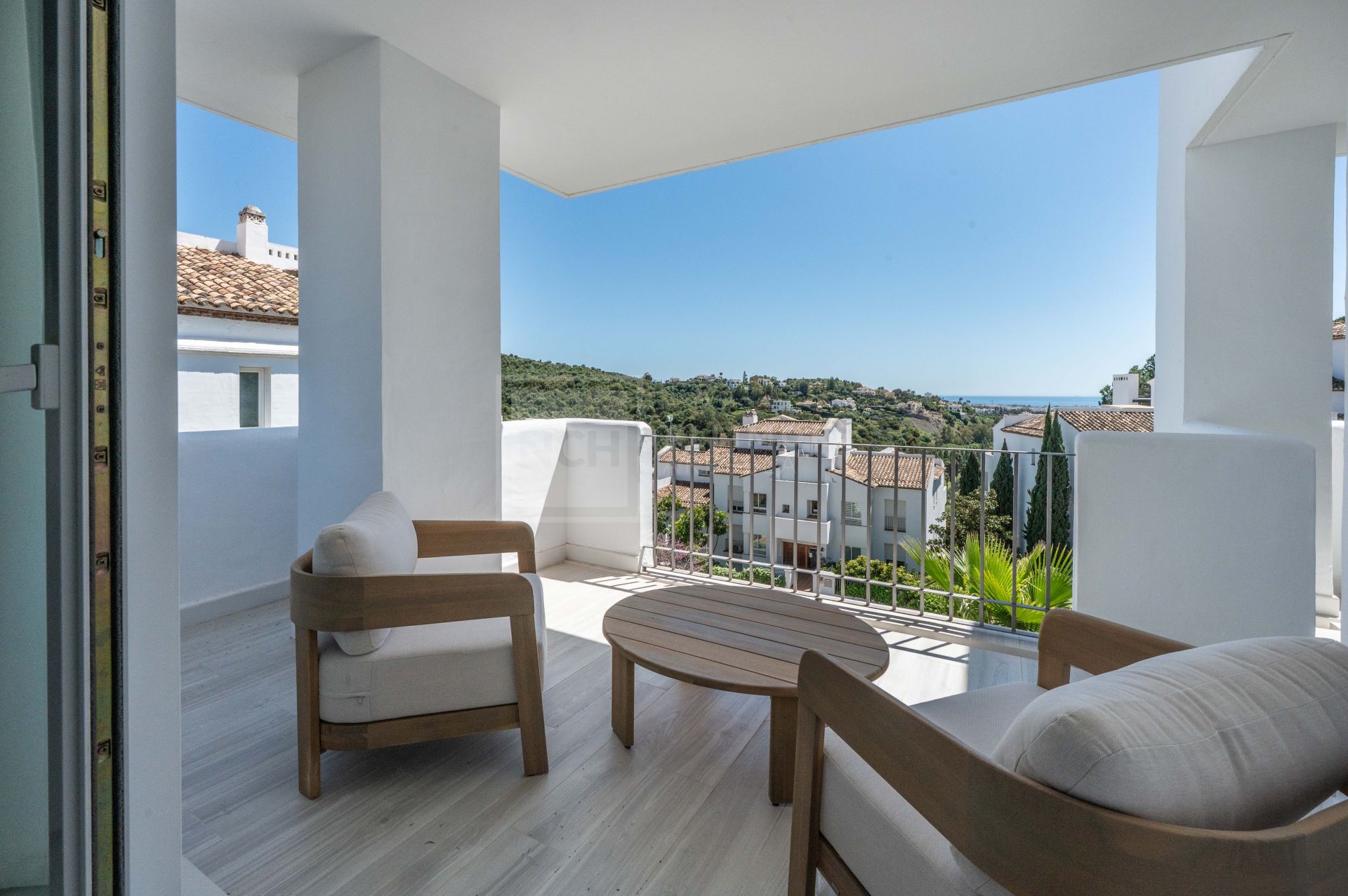 Bright and Modern 3 bedroom middle-floor apartment with sea and golf views in Altos de La Quinta