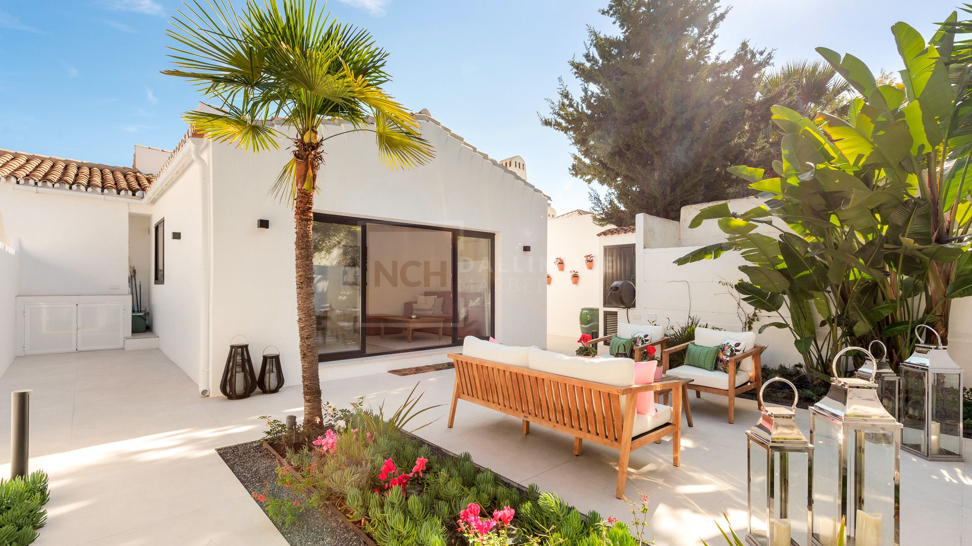 Villa Verano - Stunning recently renovated villa with excellent sea views situated in Sierra Blanca, Marbella