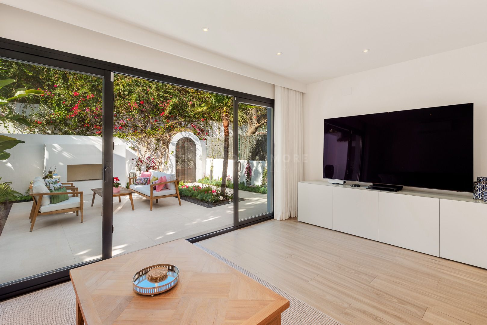 Villa Verano - Stunning recently renovated villa with excellent sea views situated in Sierra Blanca, Marbella