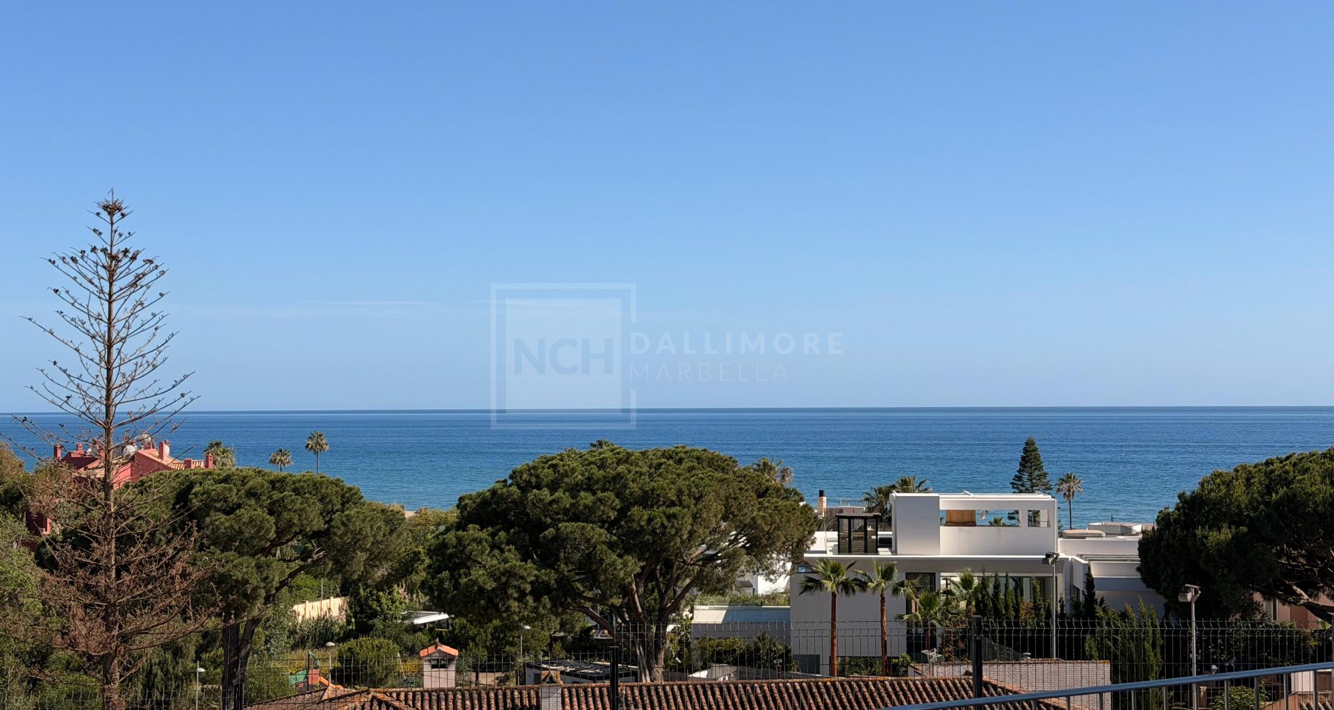 Fantastic townhouse located in the new housing development Estrella del Mar Villas Marbella.