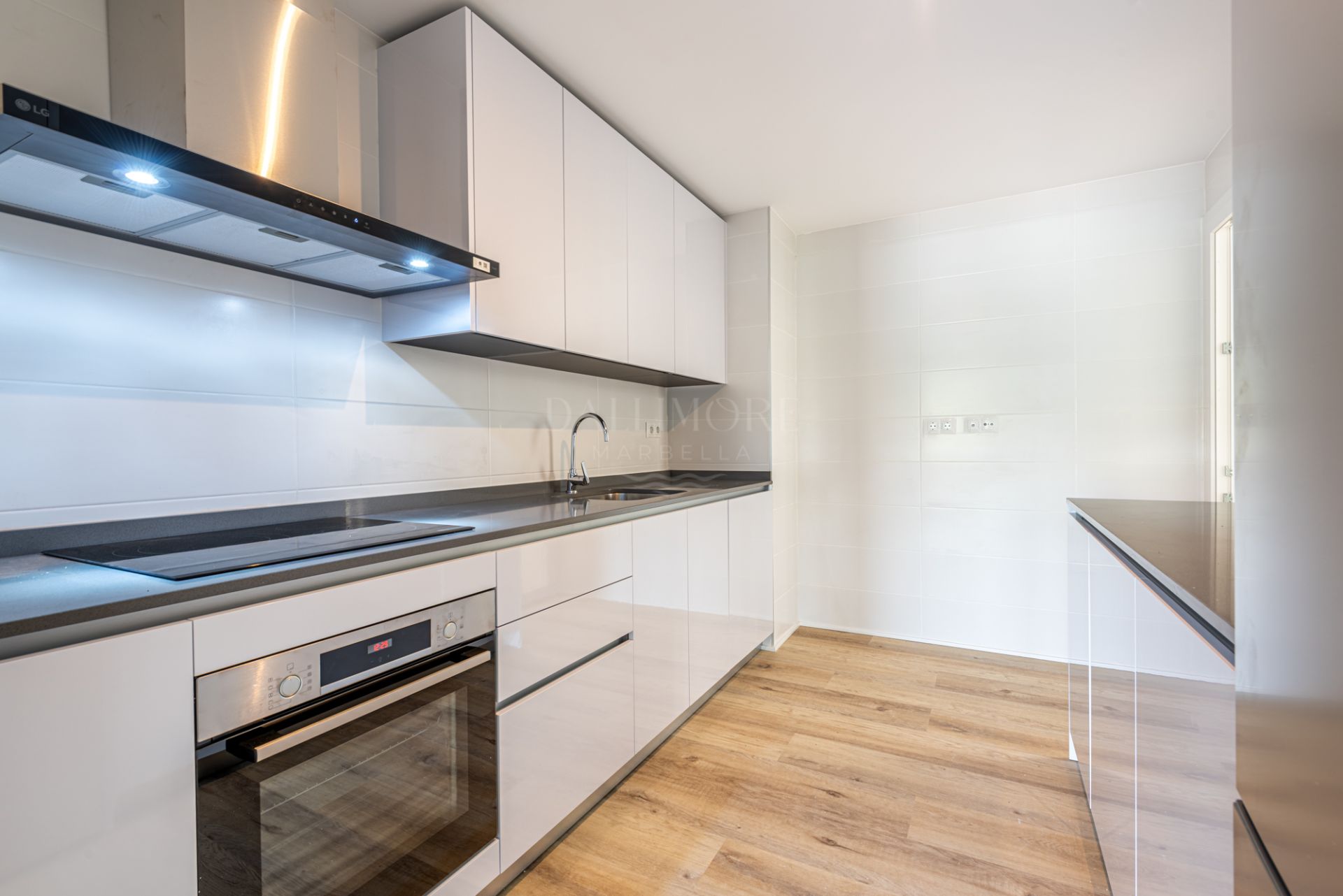 Brand-New 3-Bedroom Apartment for Long-Term Rent in La Campana, Nueva Andalucía