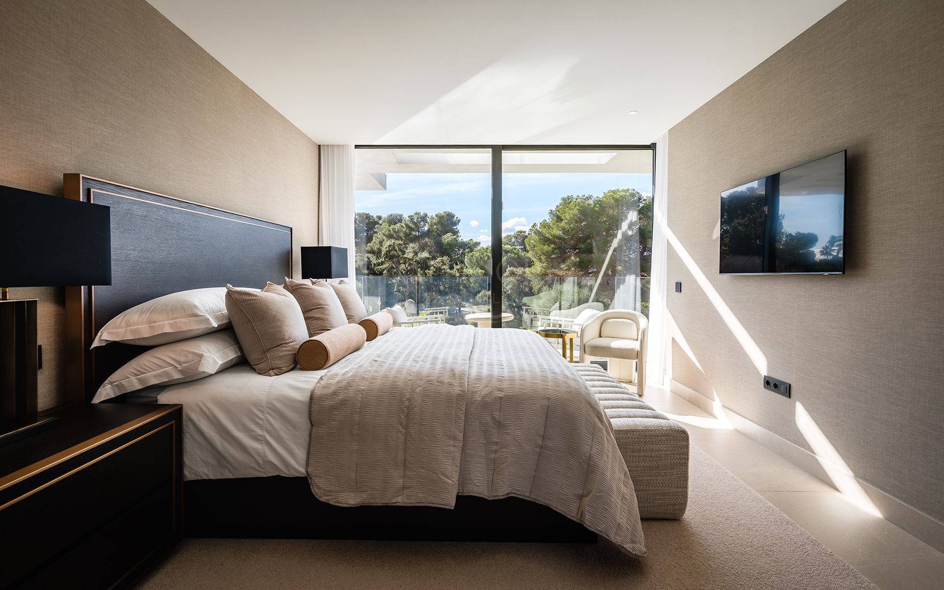 A Masterpiece of Modern Elegance in Sotogrande’s Kings and Queens