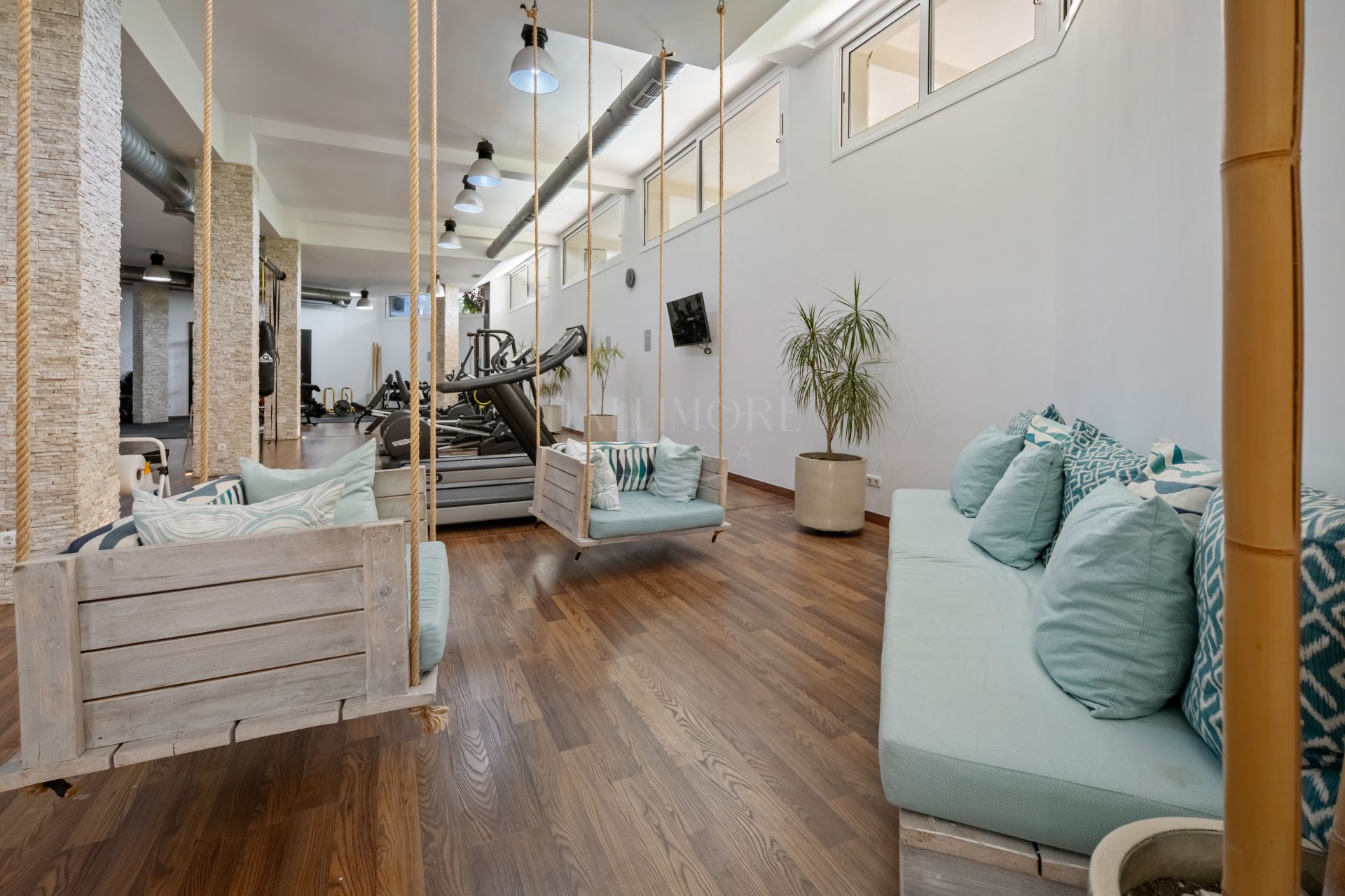 South-Facing Three-Bedroom Penthouse with Sea and Mountain Views