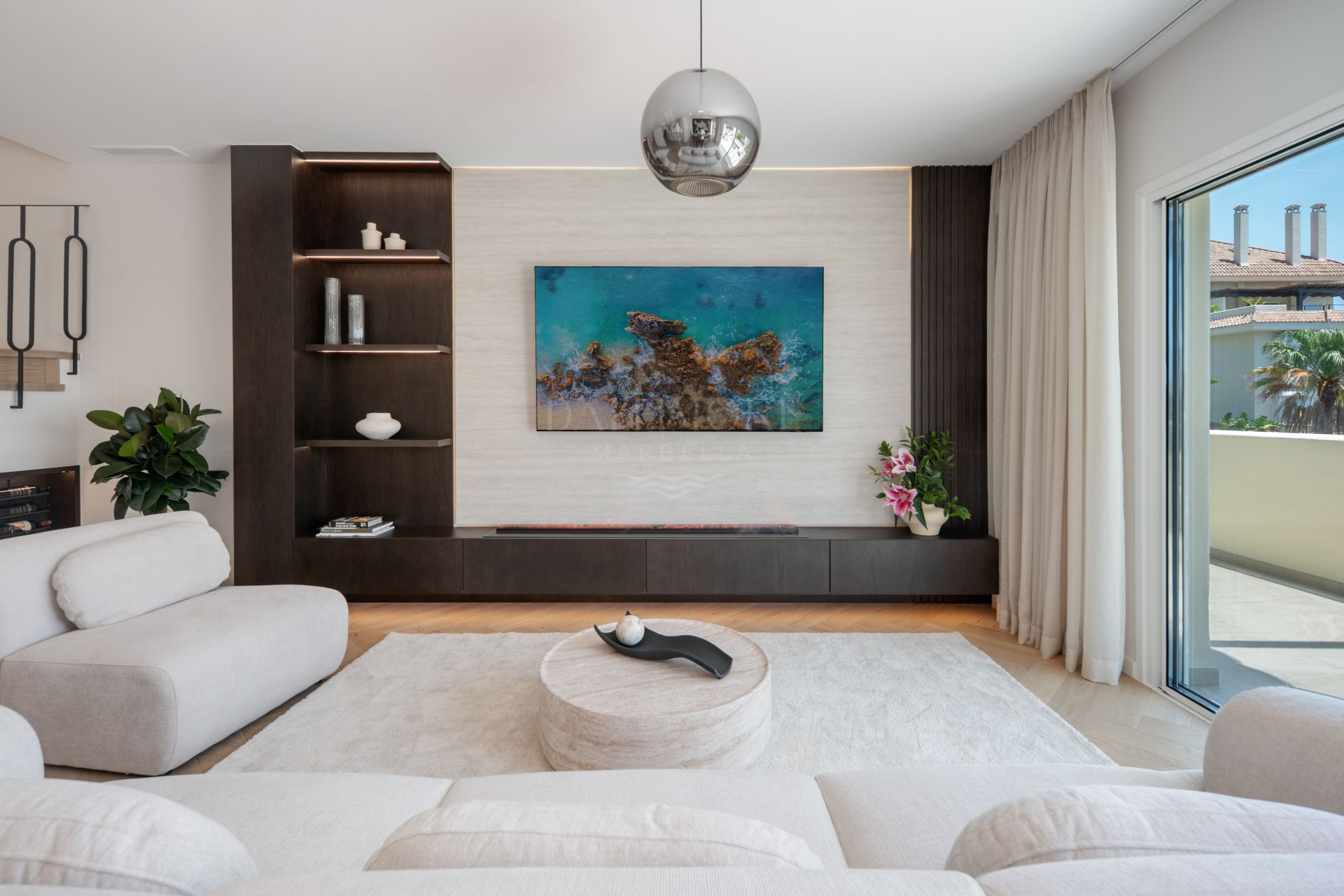 South-Facing Three-Bedroom Penthouse with Sea and Mountain Views