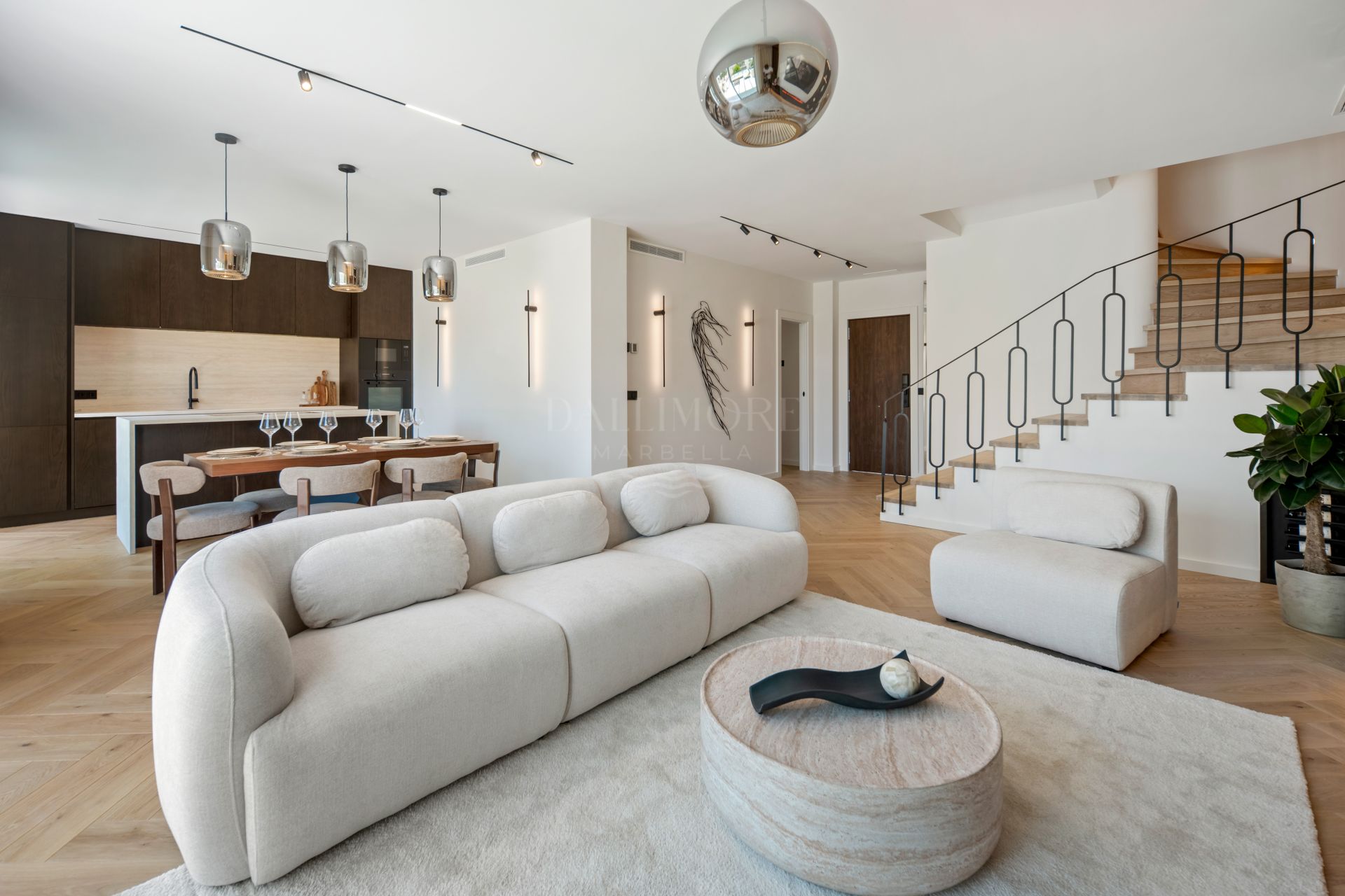 South-Facing Three-Bedroom Penthouse with Sea and Mountain Views