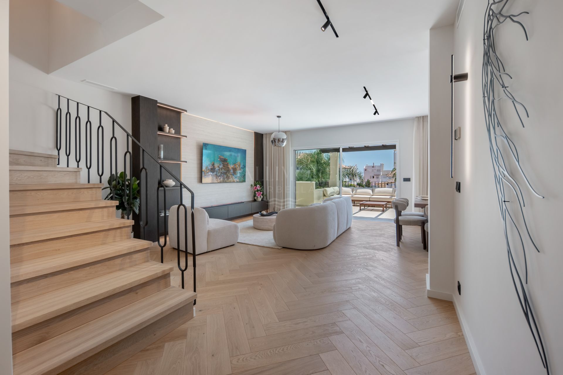 South-Facing Three-Bedroom Penthouse with Sea and Mountain Views