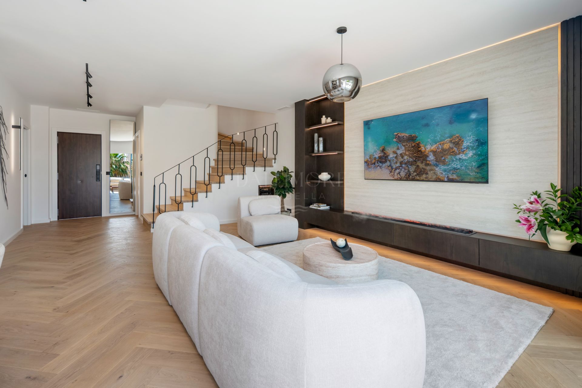 South-Facing Three-Bedroom Penthouse with Sea and Mountain Views