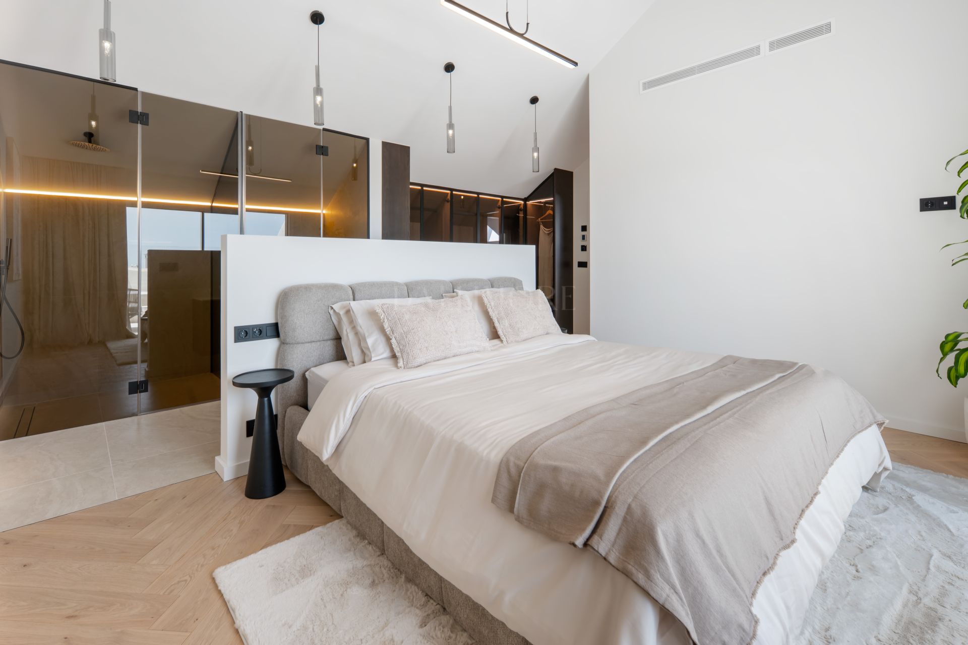 South-Facing Three-Bedroom Penthouse with Sea and Mountain Views