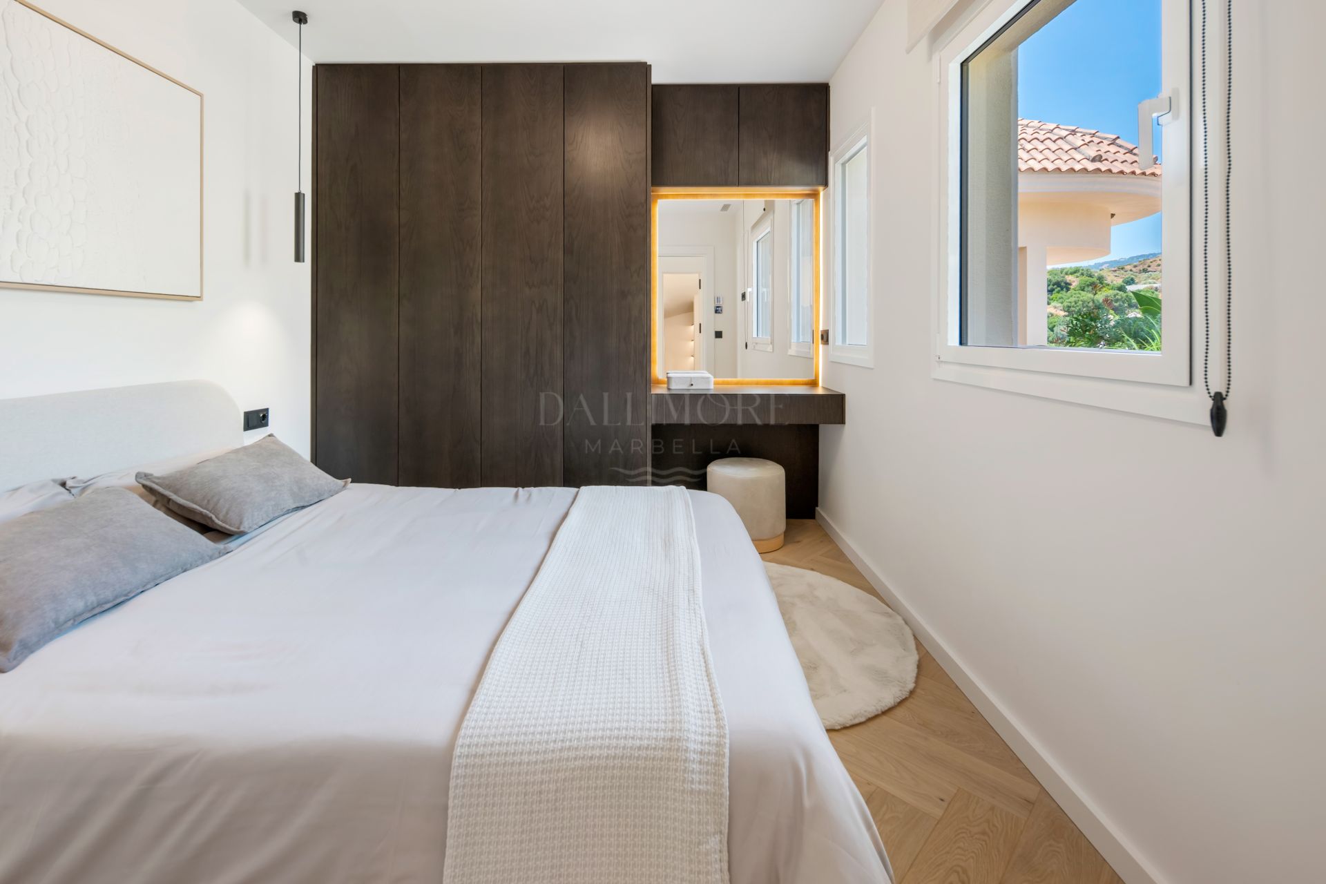 South-Facing Three-Bedroom Penthouse with Sea and Mountain Views