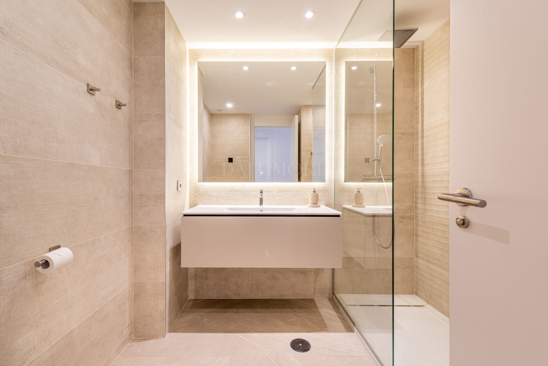 Modern 4-Bedroom Apartment With Private Pool