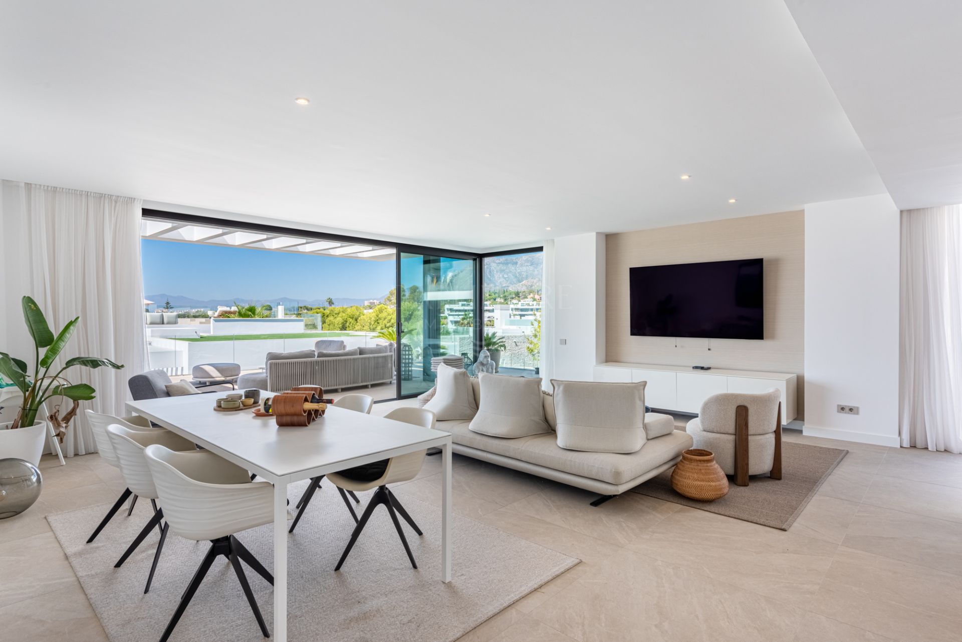 Modern 4-Bedroom Apartment With Private Pool