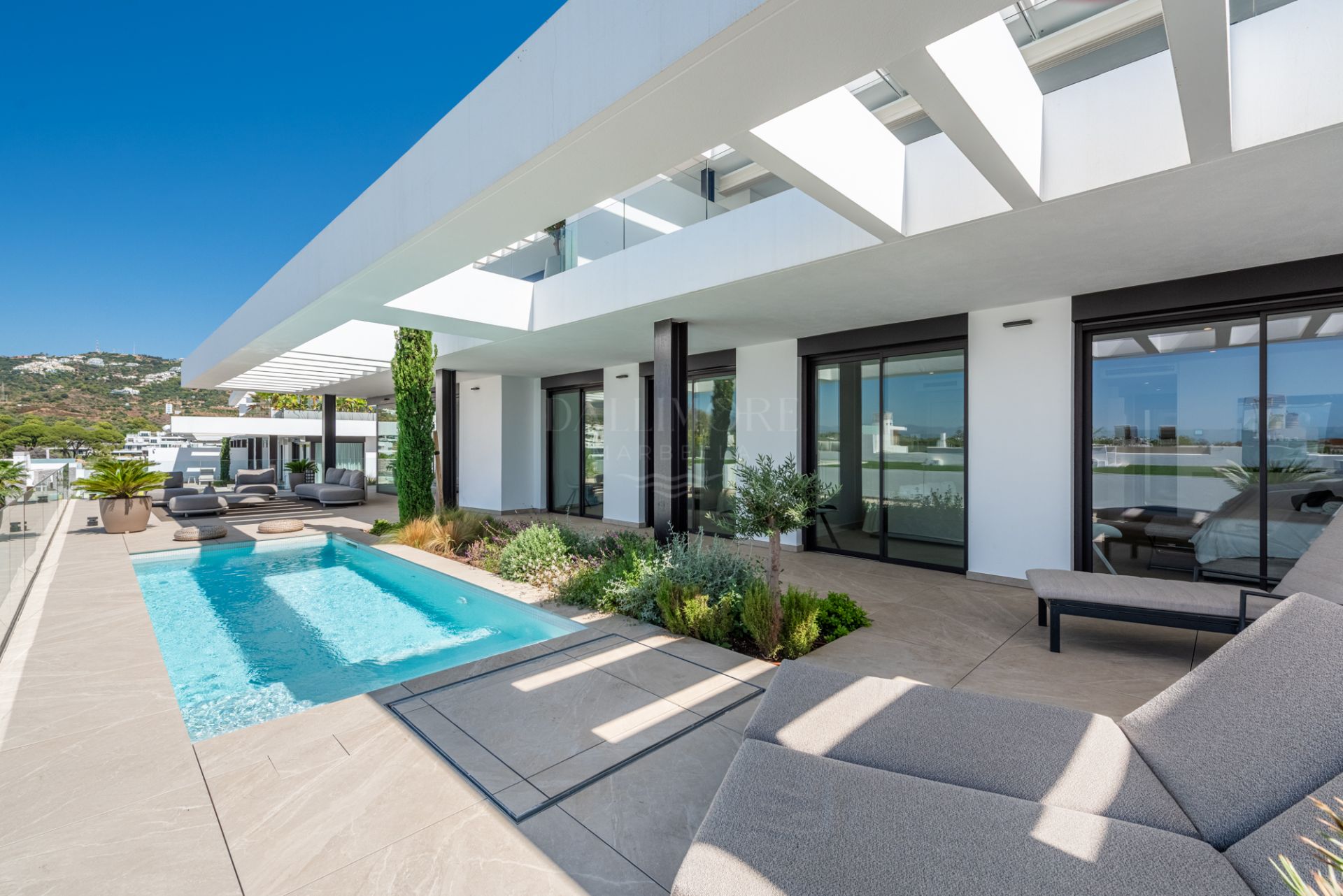 Modern 4-Bedroom Apartment With Private Pool