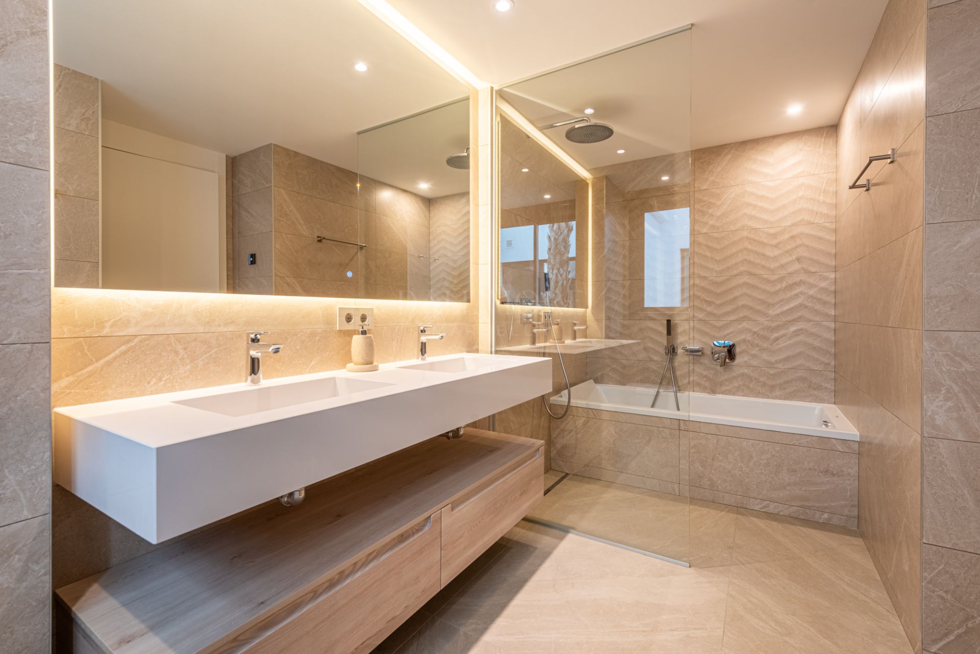 Modern 4-Bedroom Apartment With Private Pool