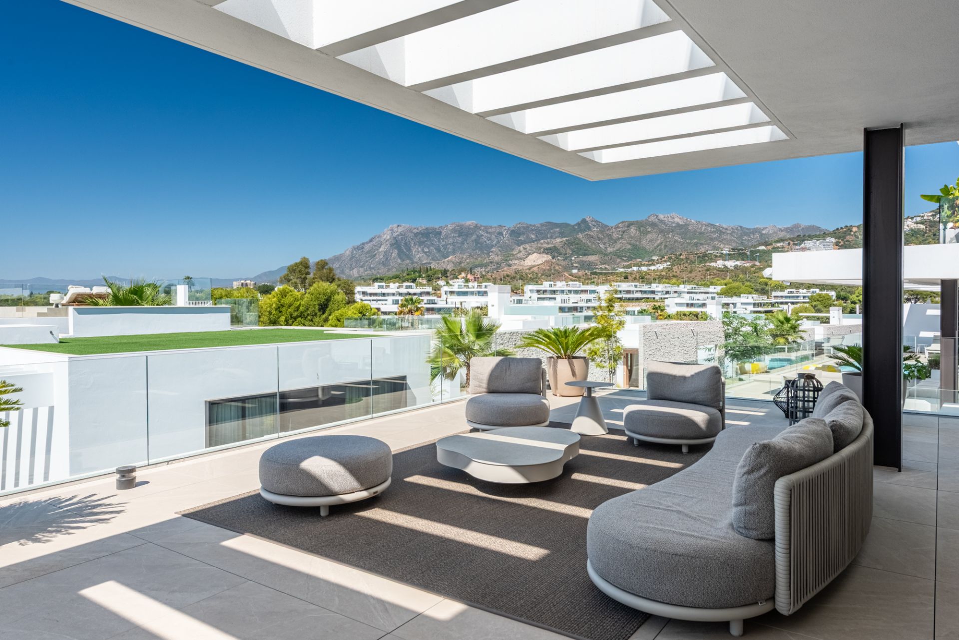 Modern 4-Bedroom Apartment With Private Pool