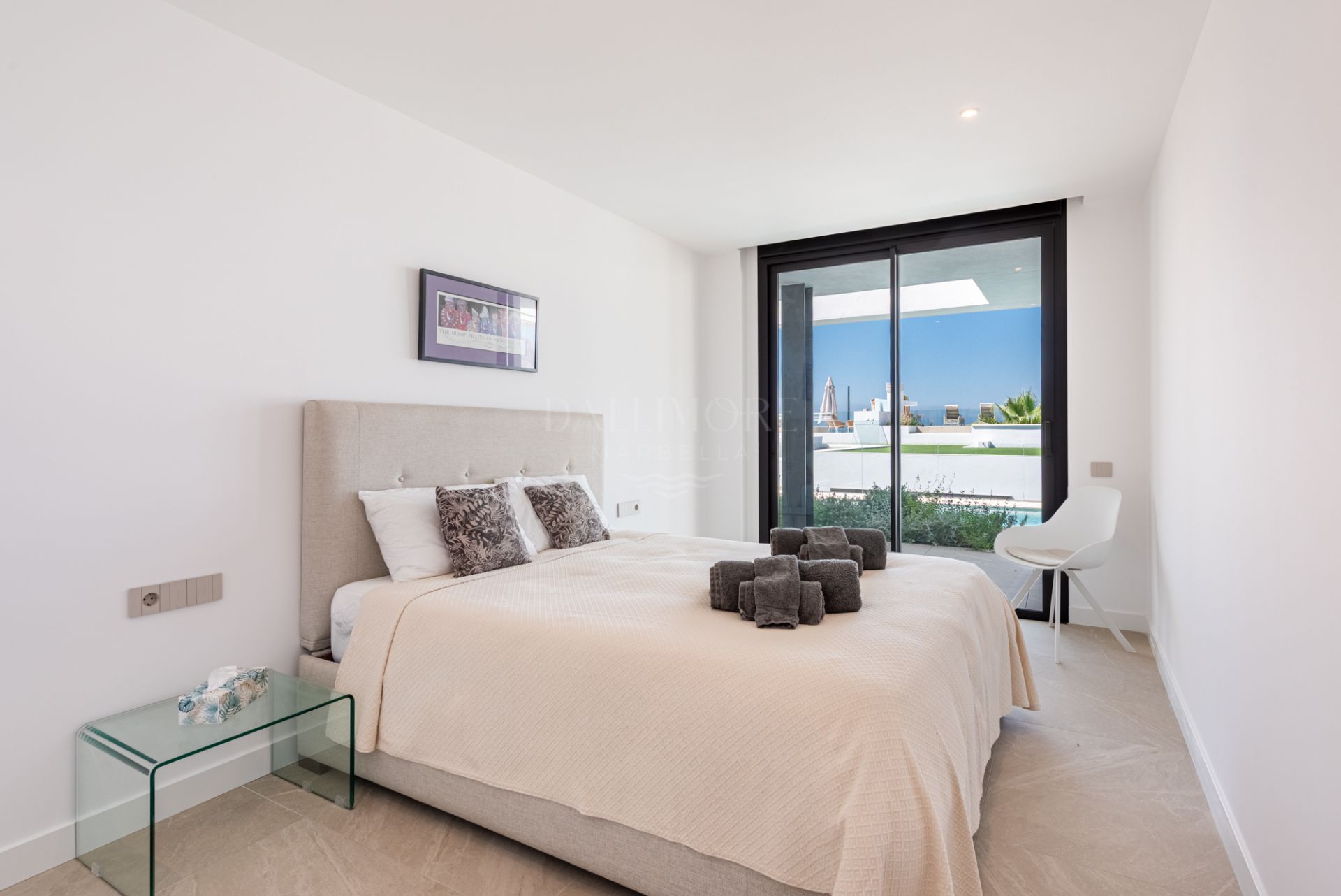 Modern 4-Bedroom Apartment With Private Pool