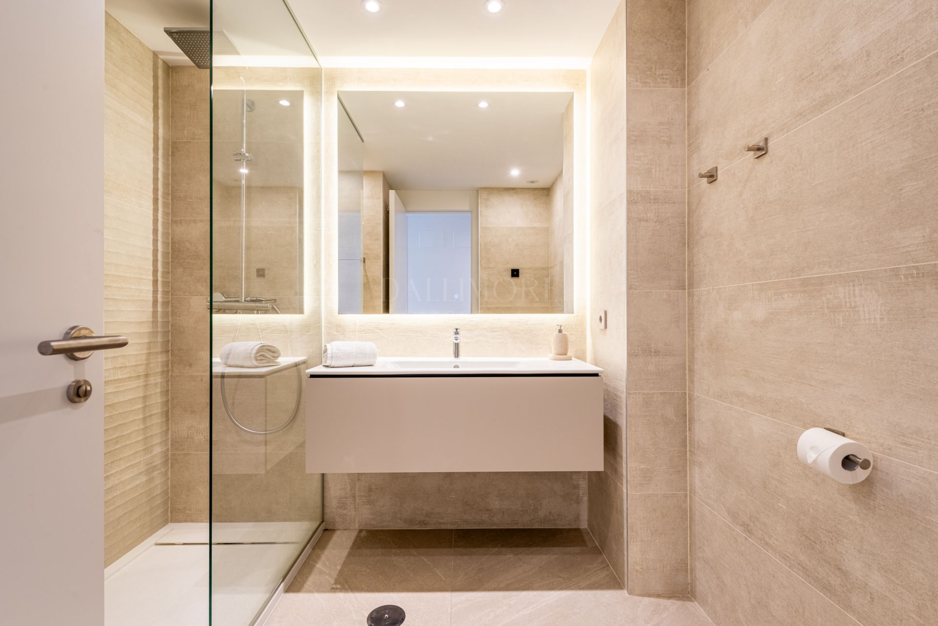 Modern 4-Bedroom Apartment With Private Pool