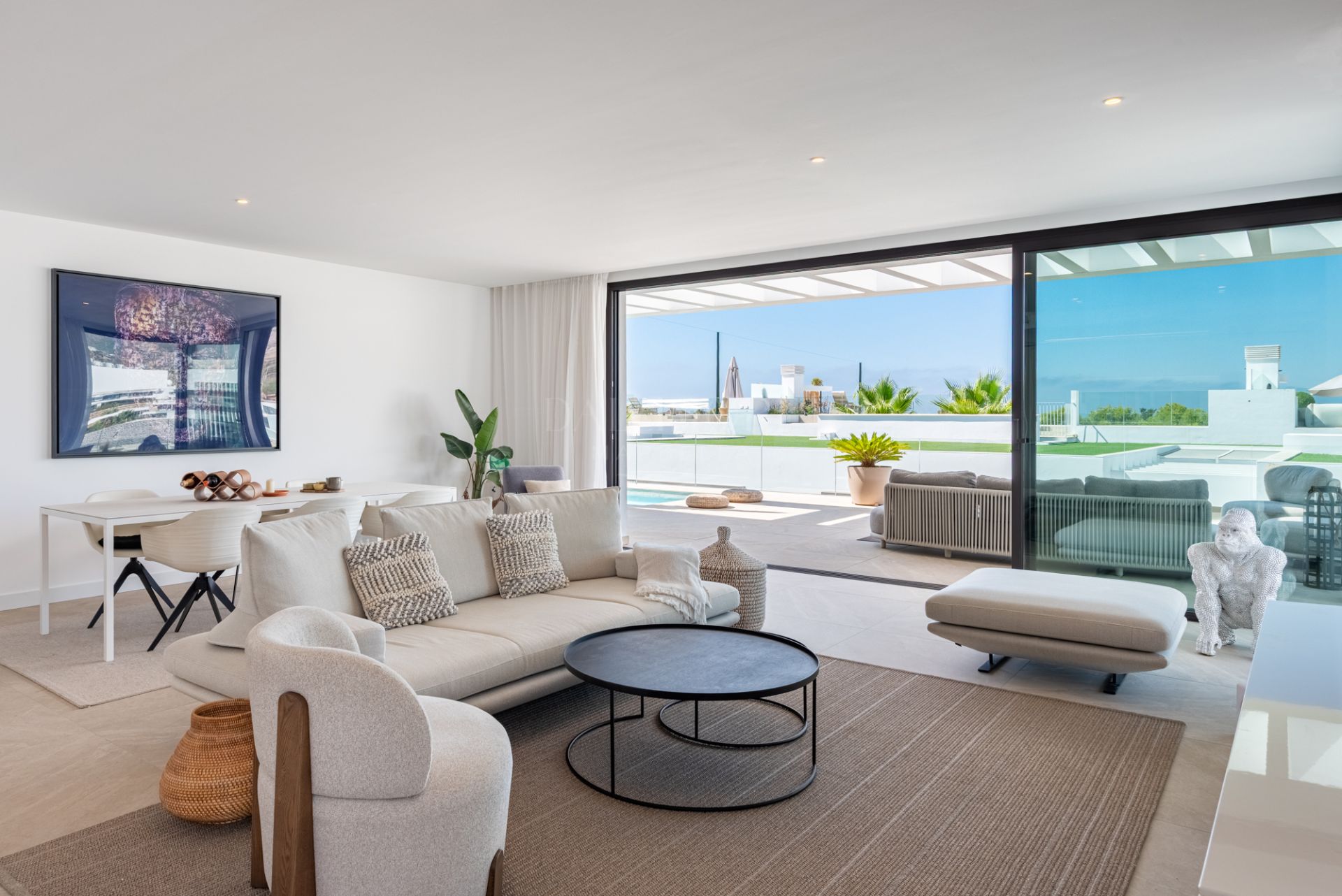 Modern 4-Bedroom Apartment With Private Pool