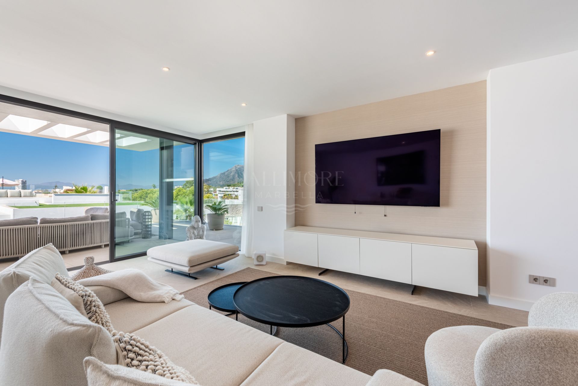 Modern 4-Bedroom Apartment With Private Pool