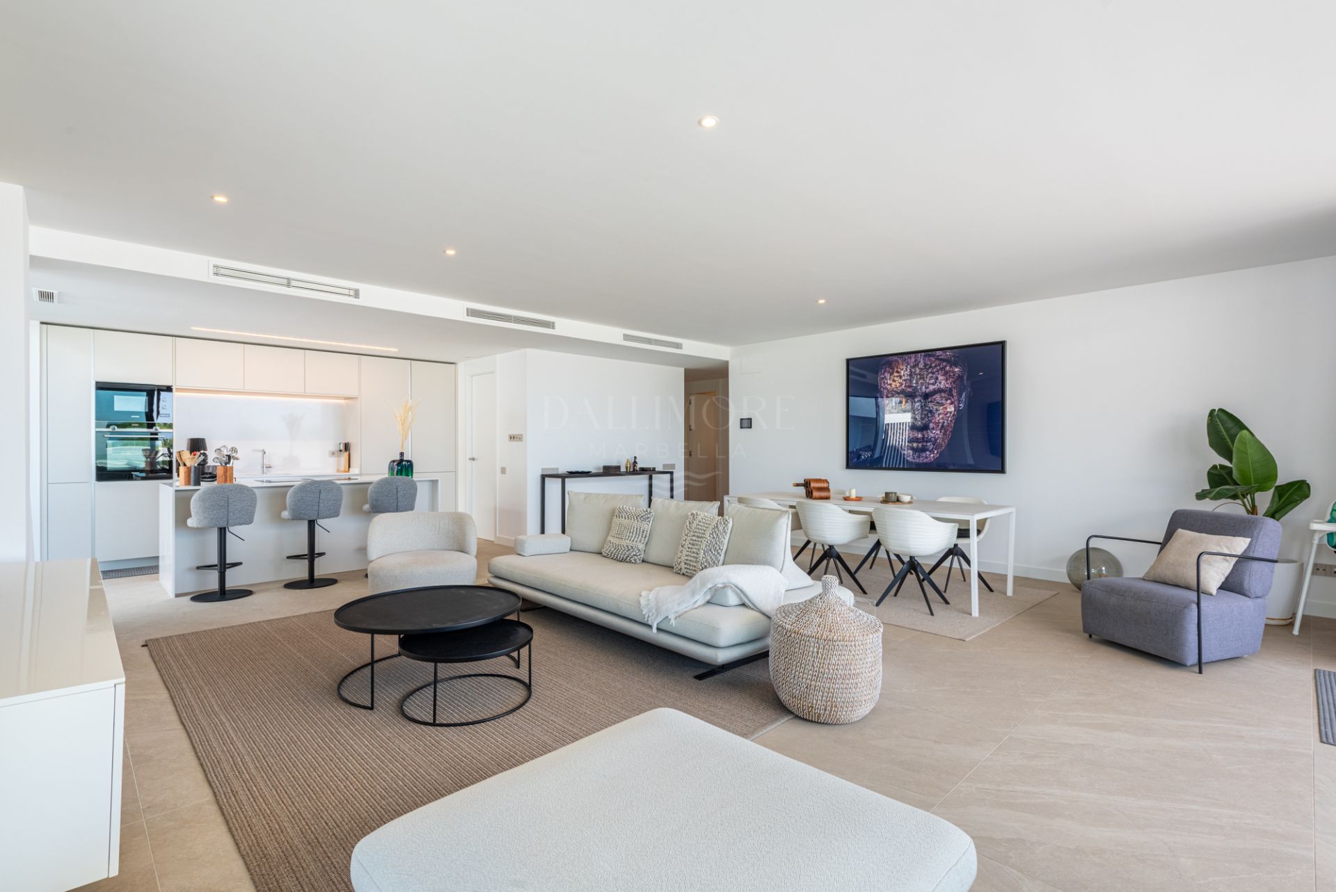 Modern 4-Bedroom Apartment With Private Pool