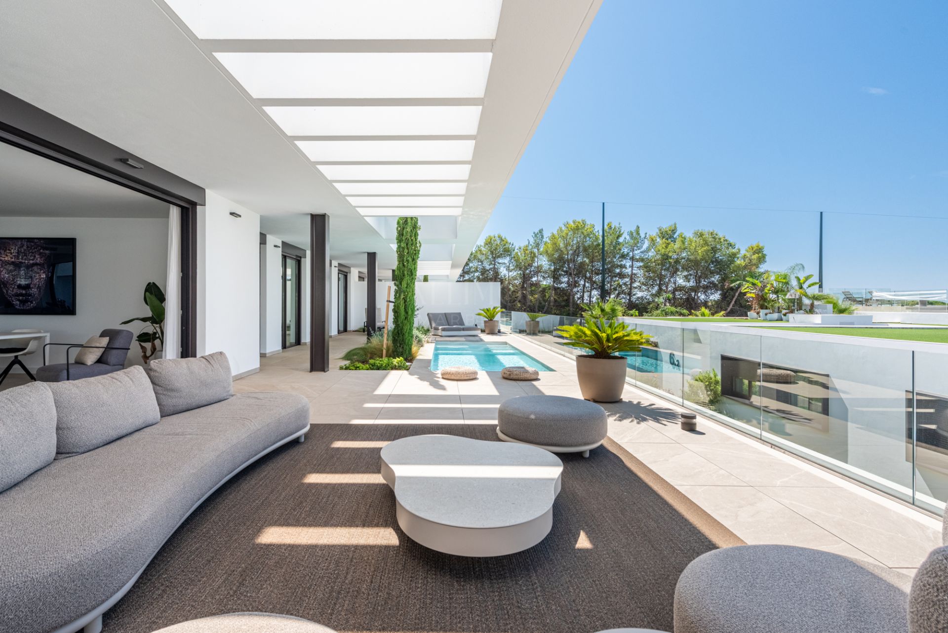 Modern 4-Bedroom Apartment With Private Pool