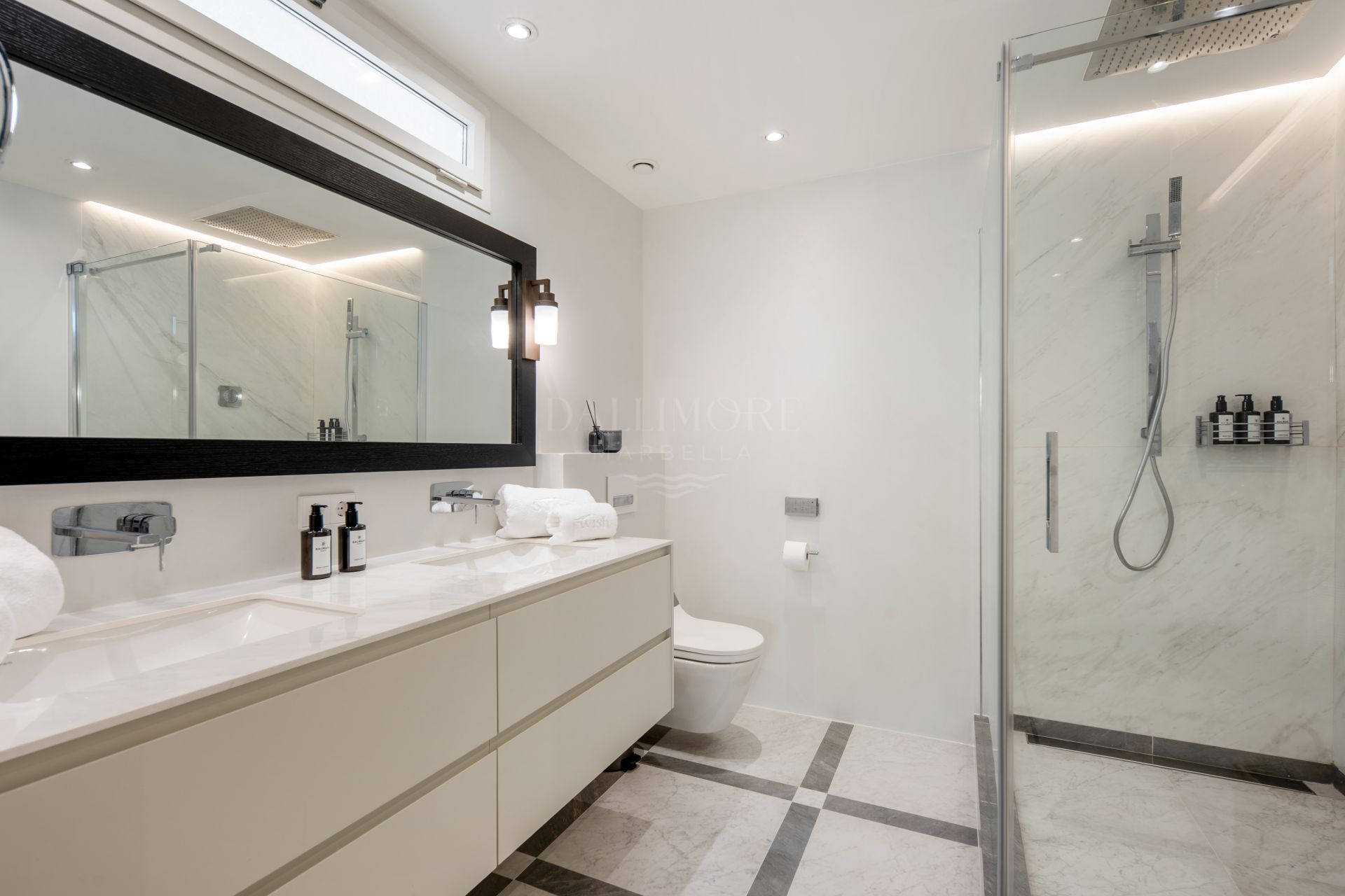 Three-Bedroom Beachside Apartment on Marbella's Golden Mile