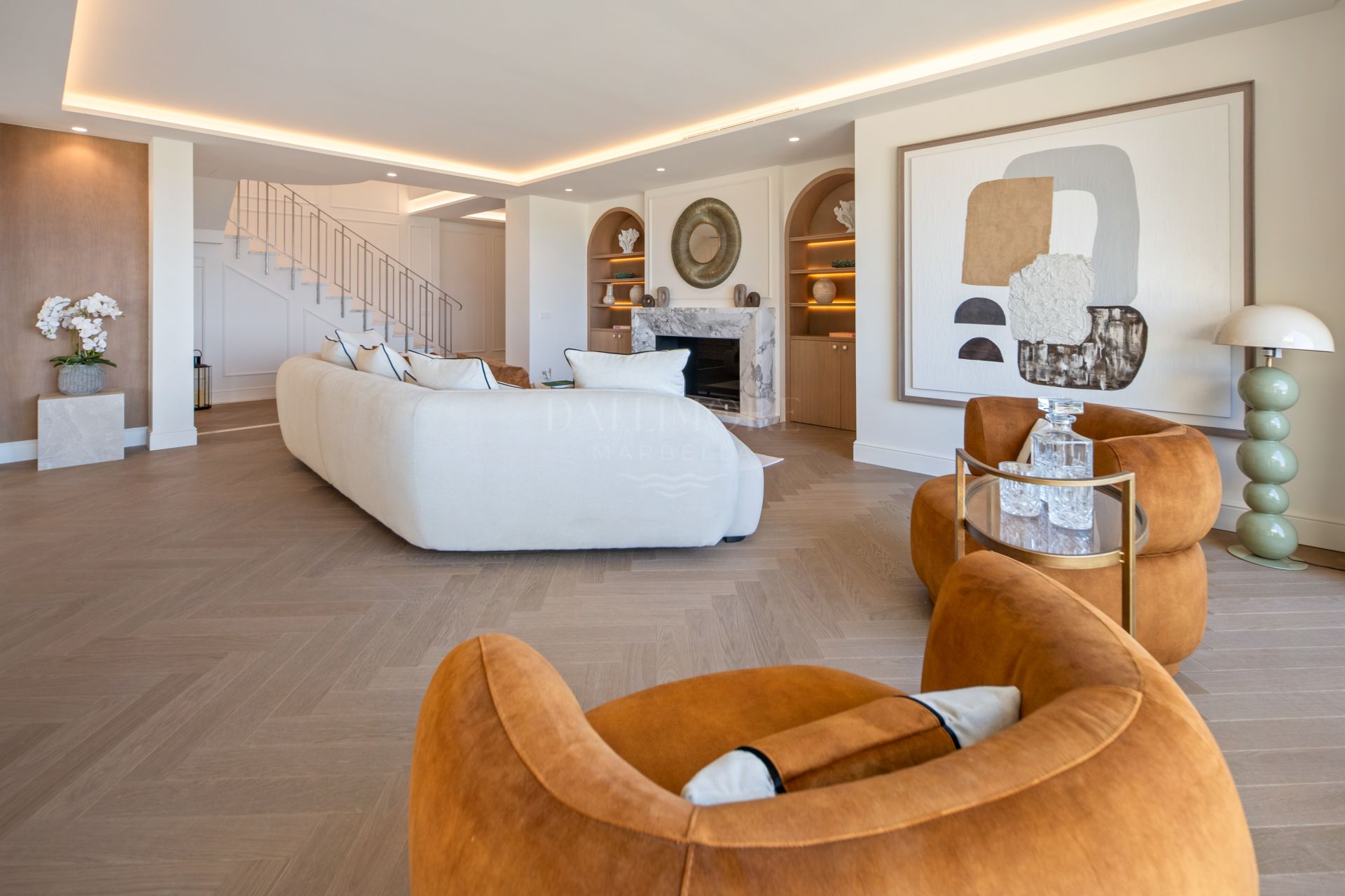 South-Facing Five-Bedroom Residence with Expansive Terraces