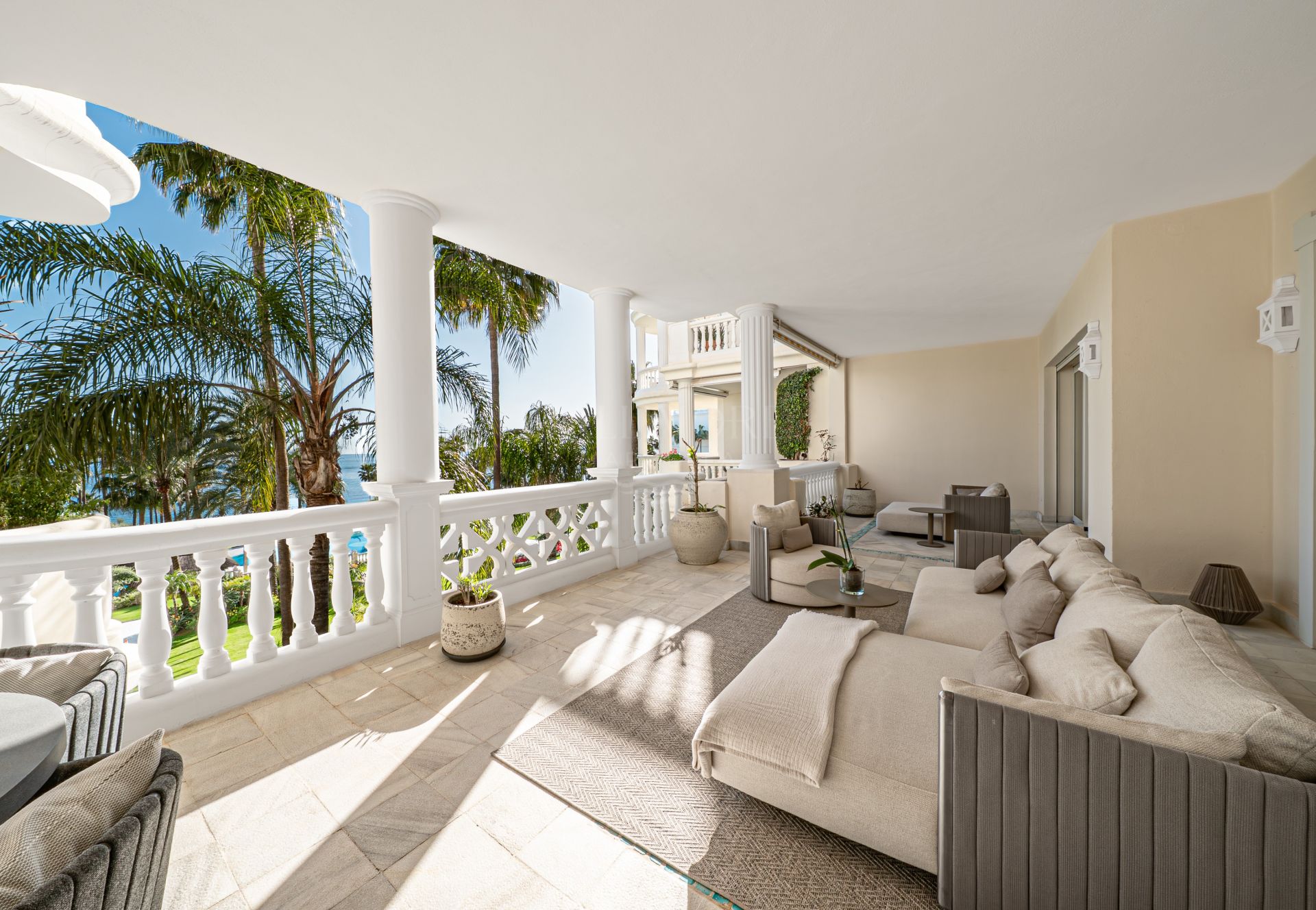 Frontline Beach Living with Tropical Gardens and Resort Pools