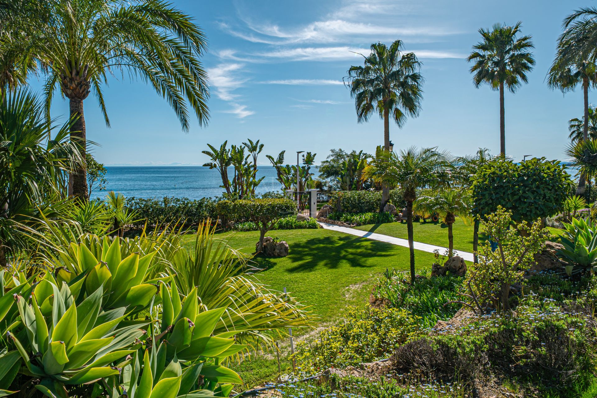 Frontline Beach Living with Tropical Gardens and Resort Pools