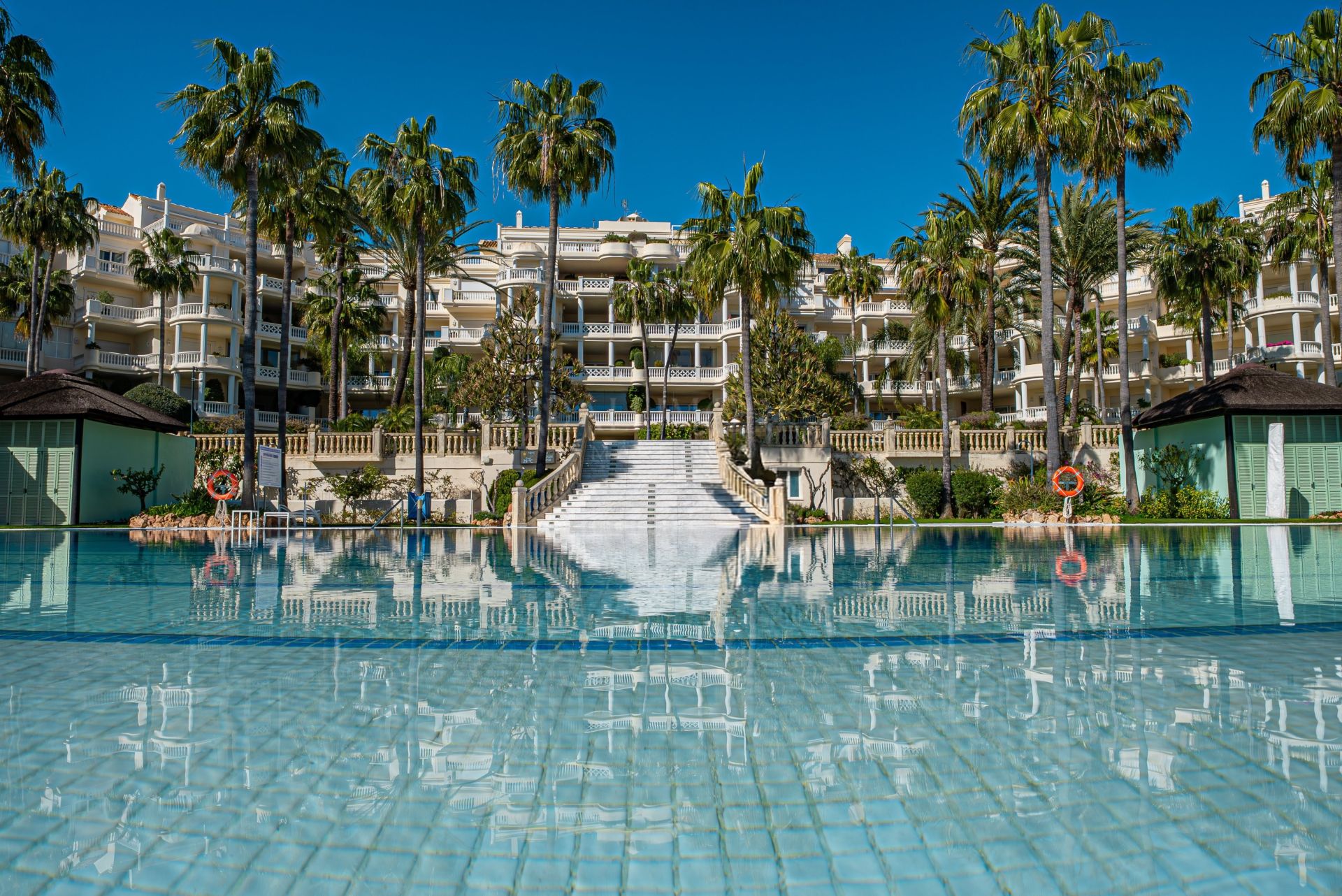 Frontline Beach Living with Tropical Gardens and Resort Pools