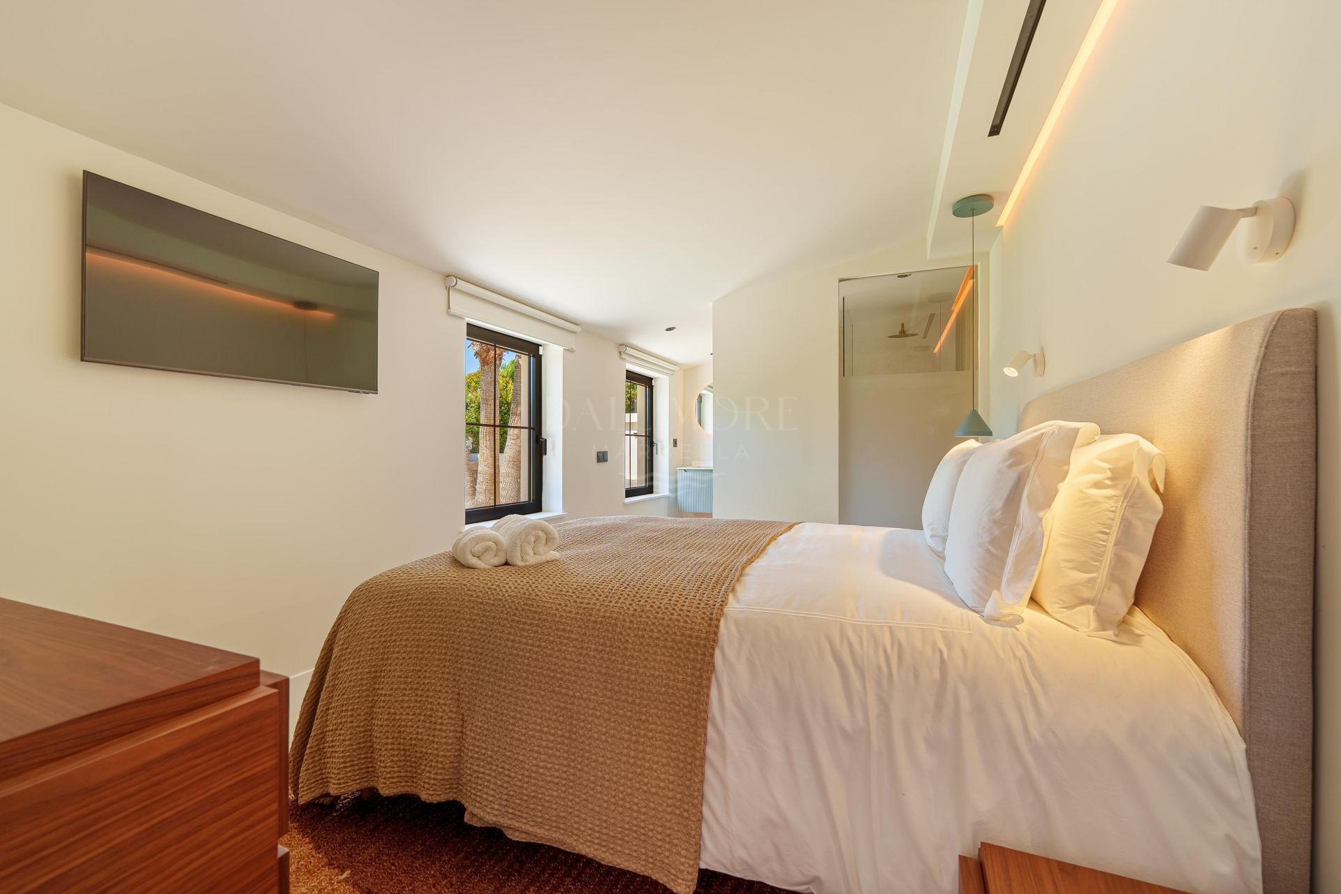 Refugio renovado de cinco dormitorios con piscina climatizada y jacuzzi