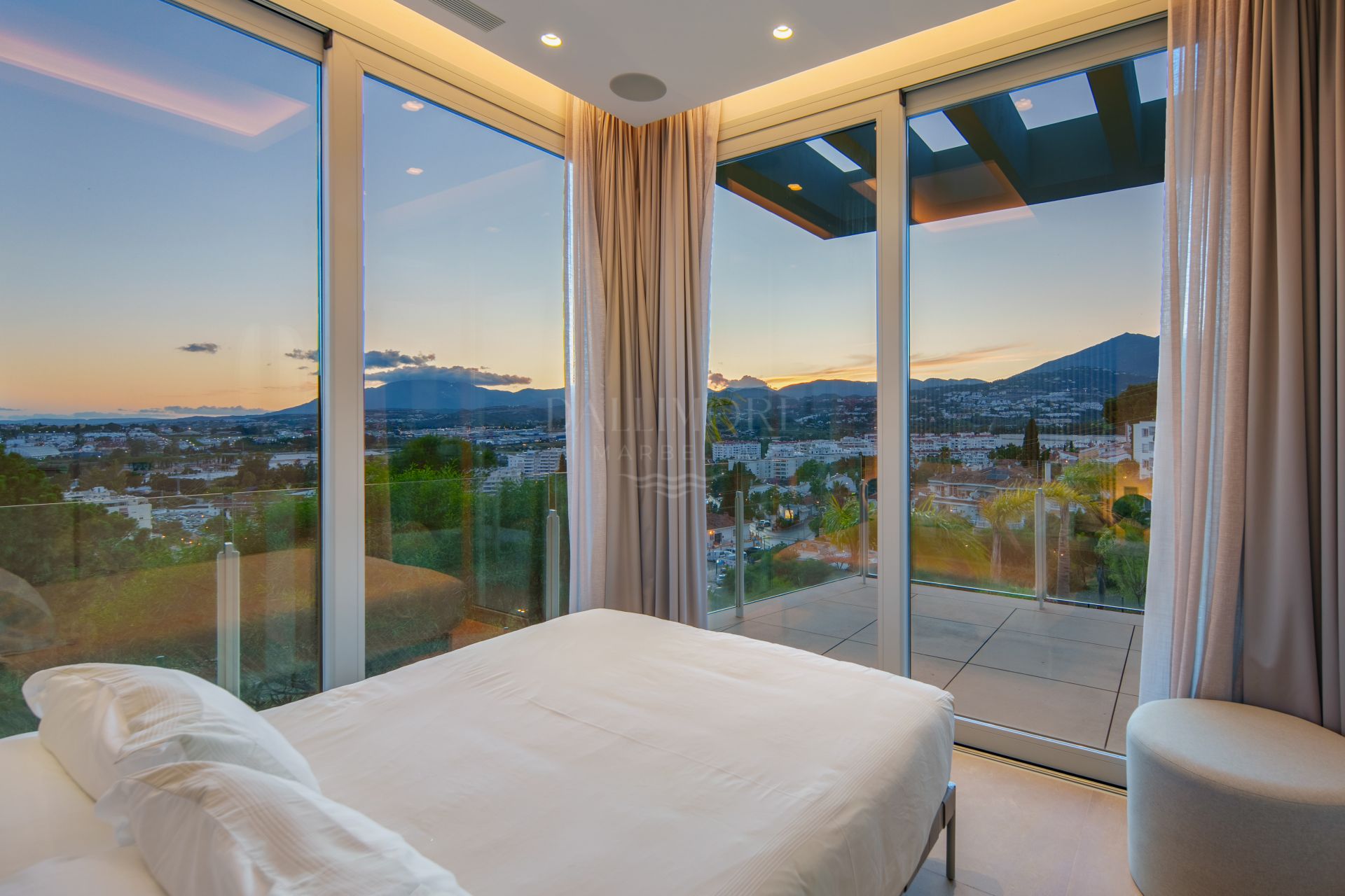 Villa contemporánea de cuatro dormitorios con vistas panorámicas