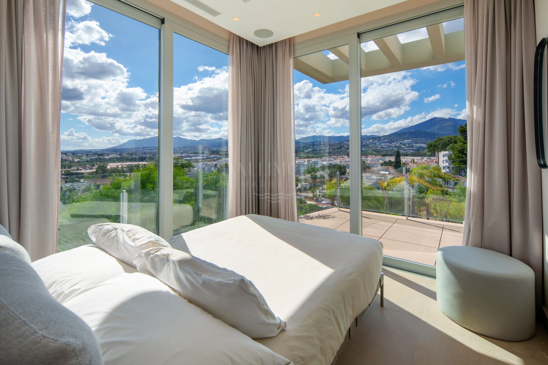 Villa contemporánea de cuatro dormitorios con vistas panorámicas