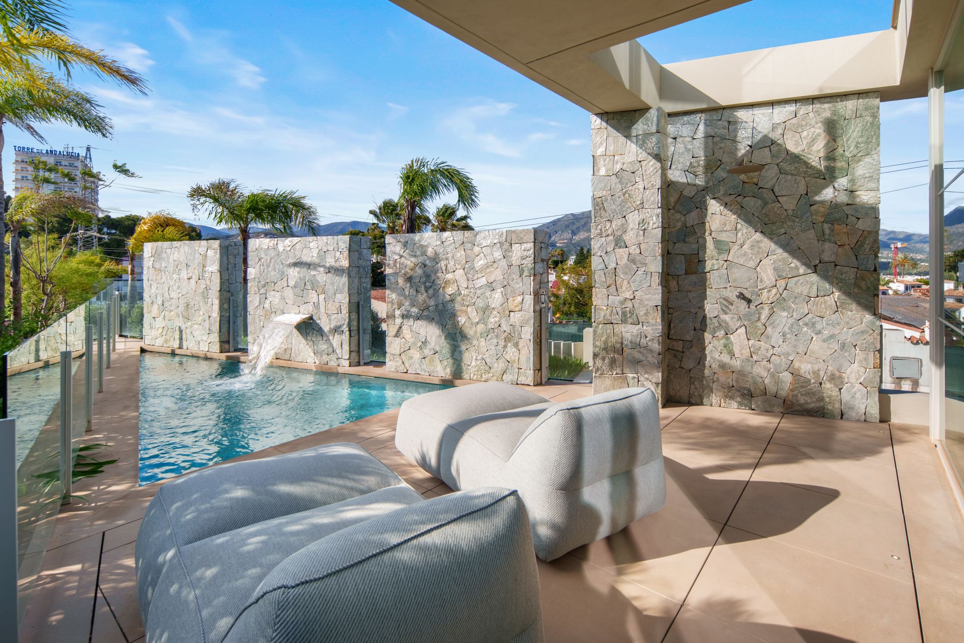 Villa contemporánea de cuatro dormitorios con vistas panorámicas